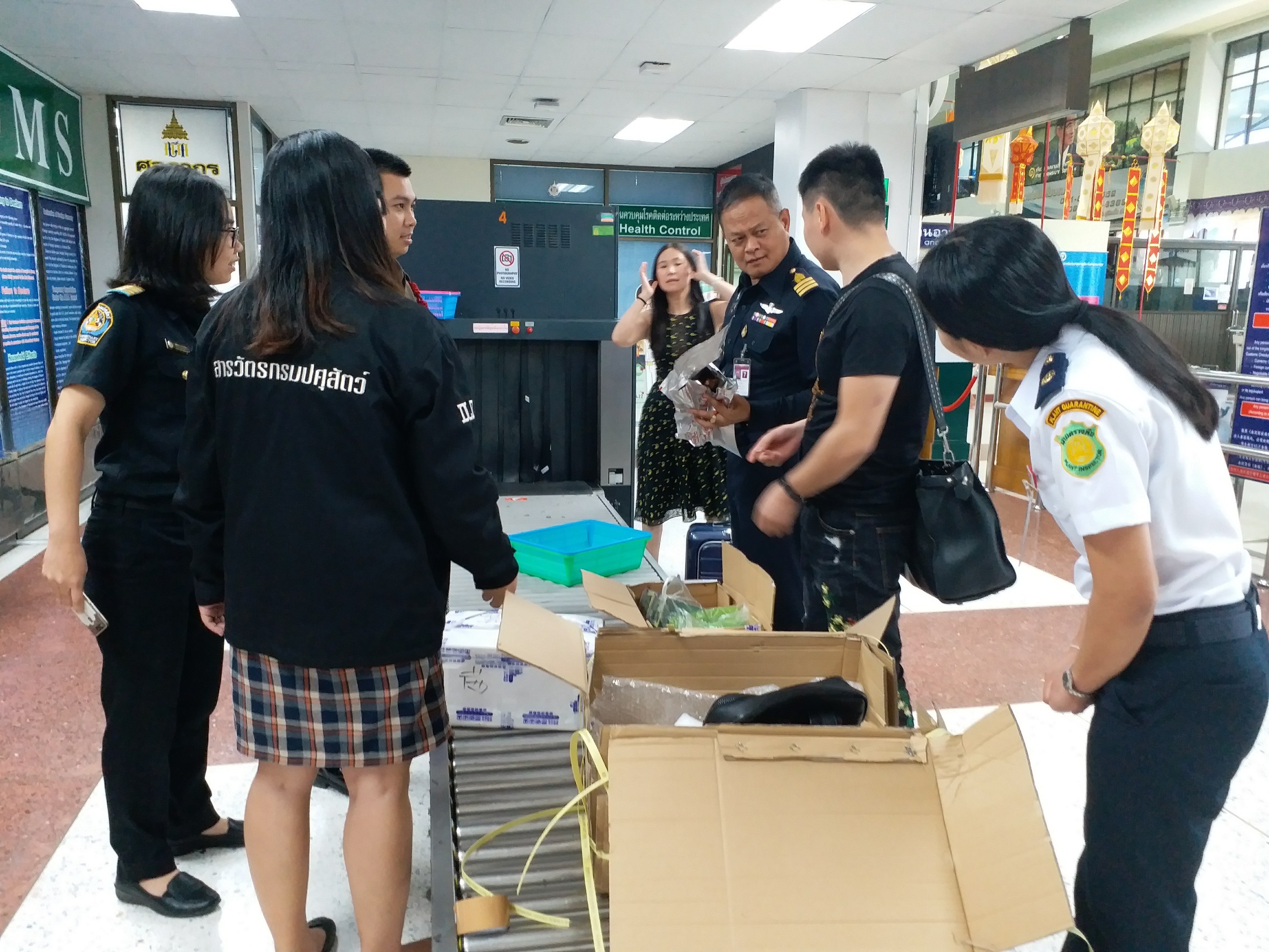 ตรวจสอบสัมภาระผู้โดยสารขาเข้าระหว่างประเทศ ณ ท่าอากาศยานแม่ฟ้าหลวงเชียงราย อำเภอเมือง จังหวัดเชียงราย..คลิก