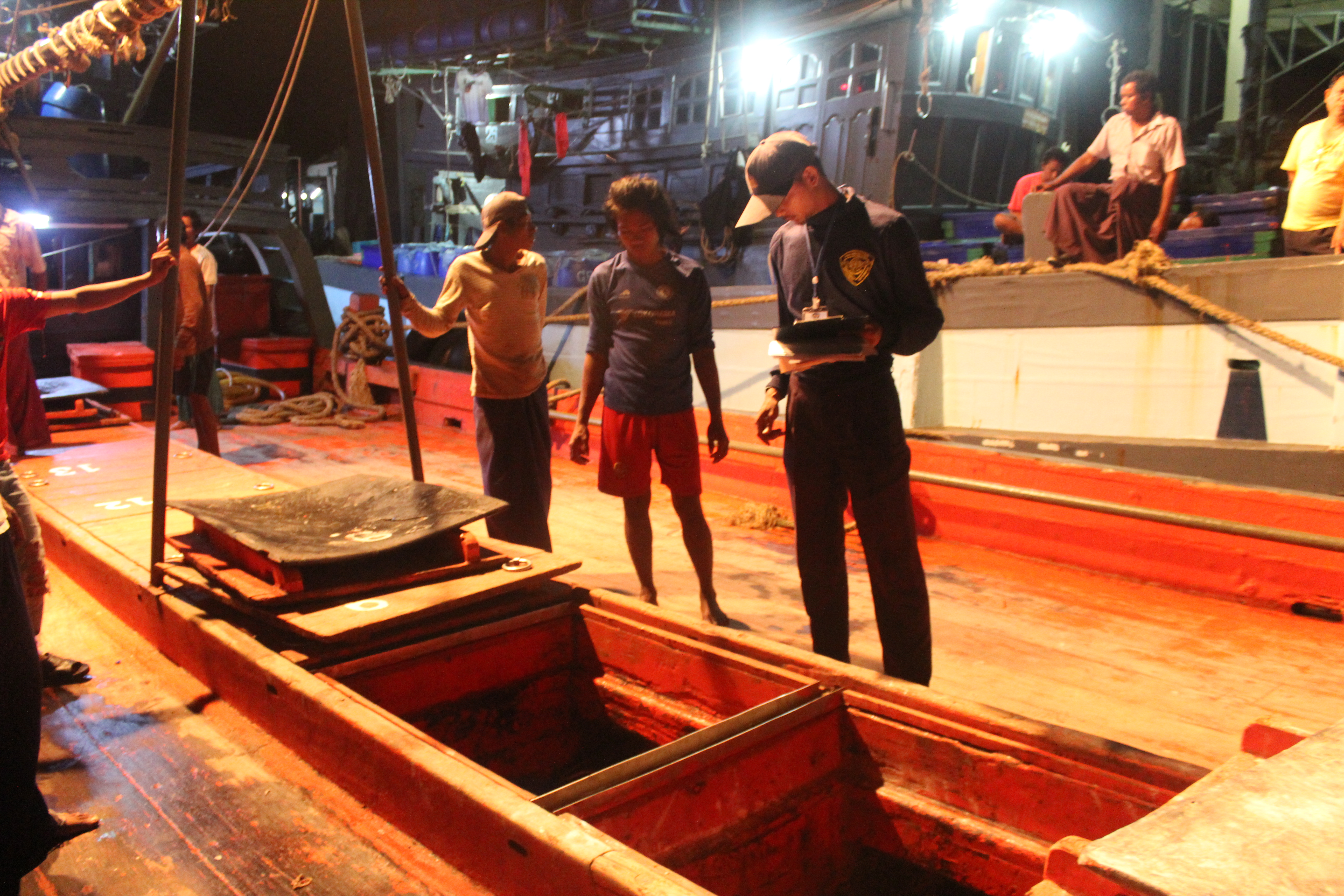 ตรวจสอบเรือและสินค้านำเข้าจากประเทศ MYANMAR