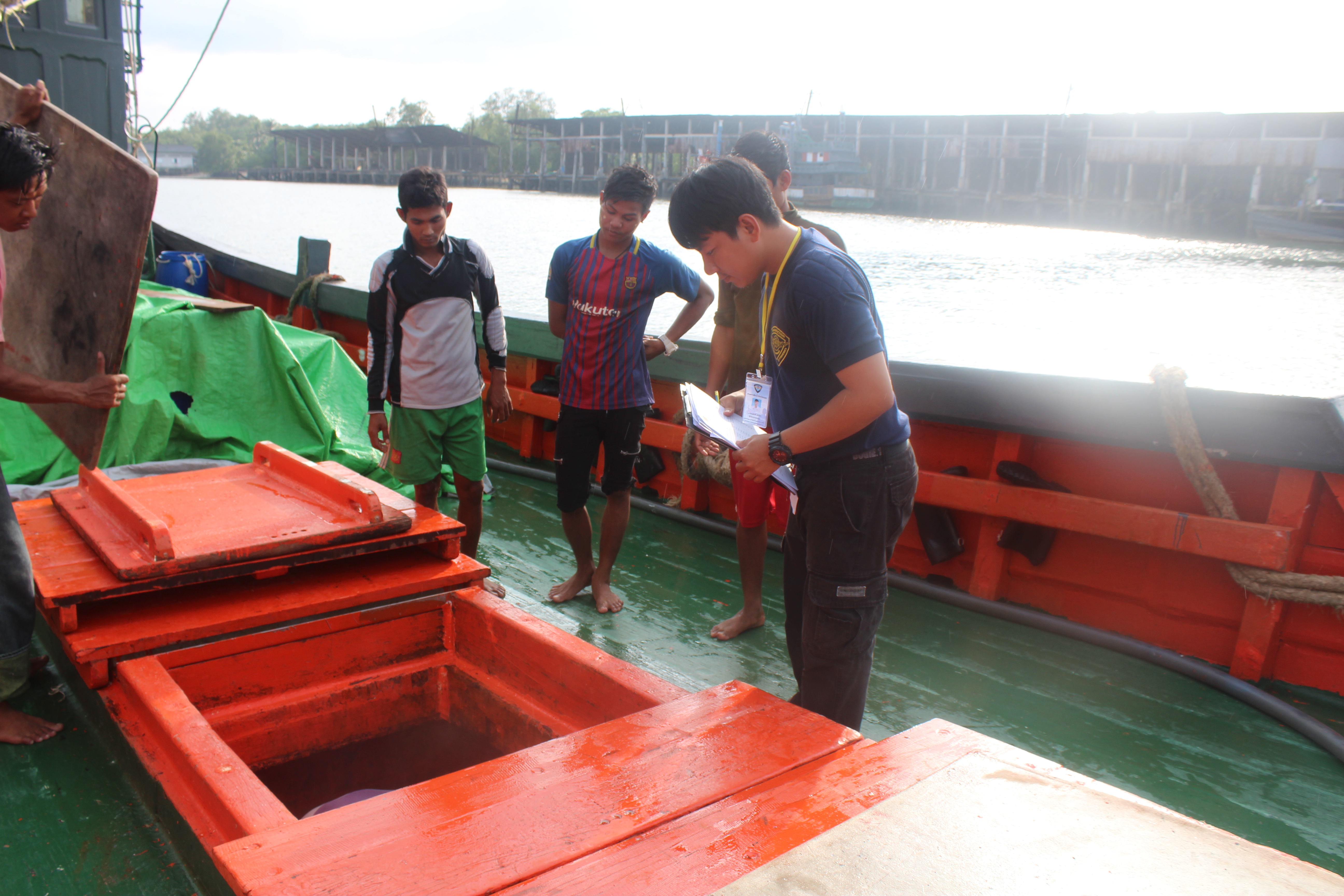 ตรวจสอบเรือและสินค้านำเข้าจากประเทศ MYANMAR
