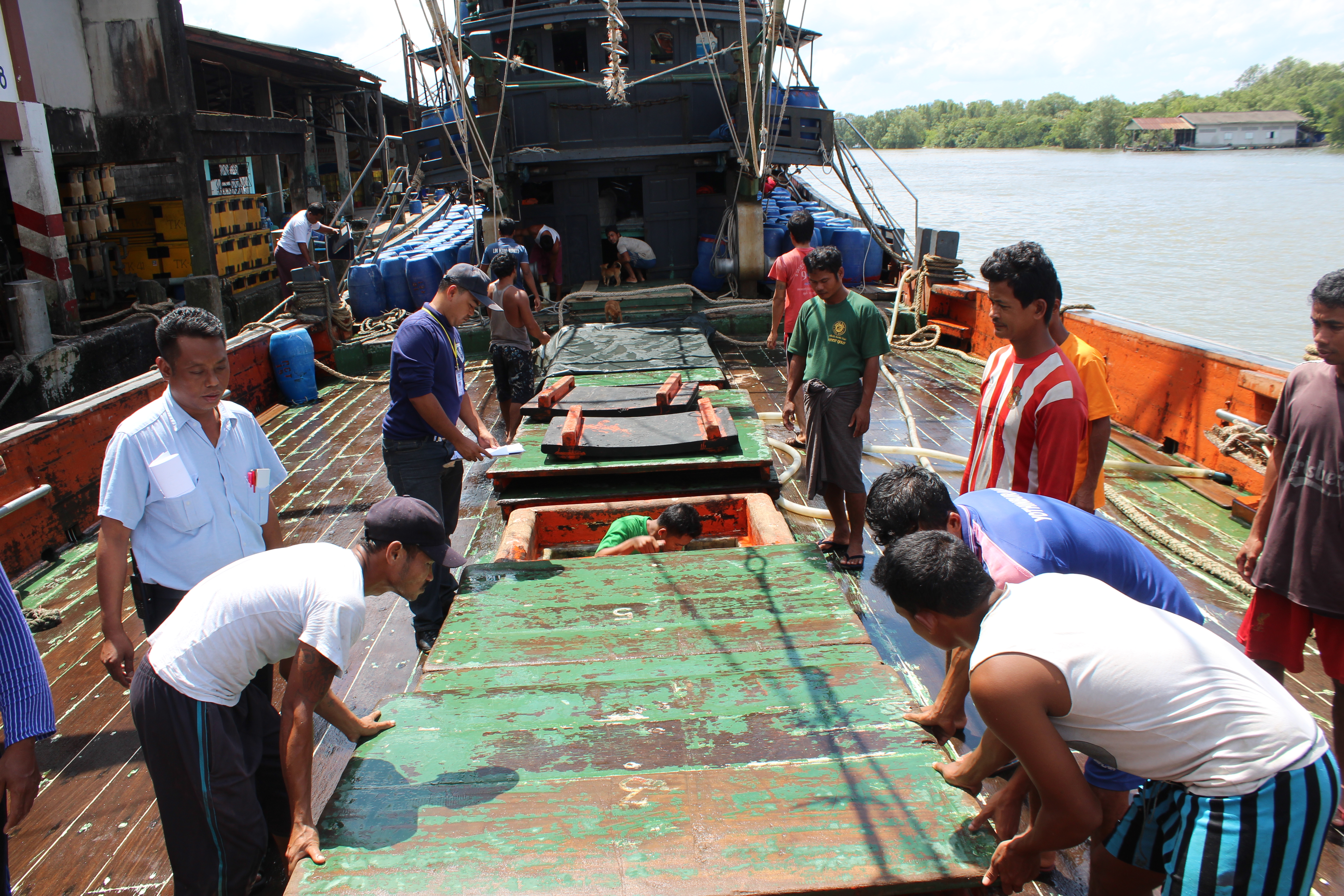 ตรวจสอบเรือและสินค้านำเข้าจากประเทศ MYANMAR