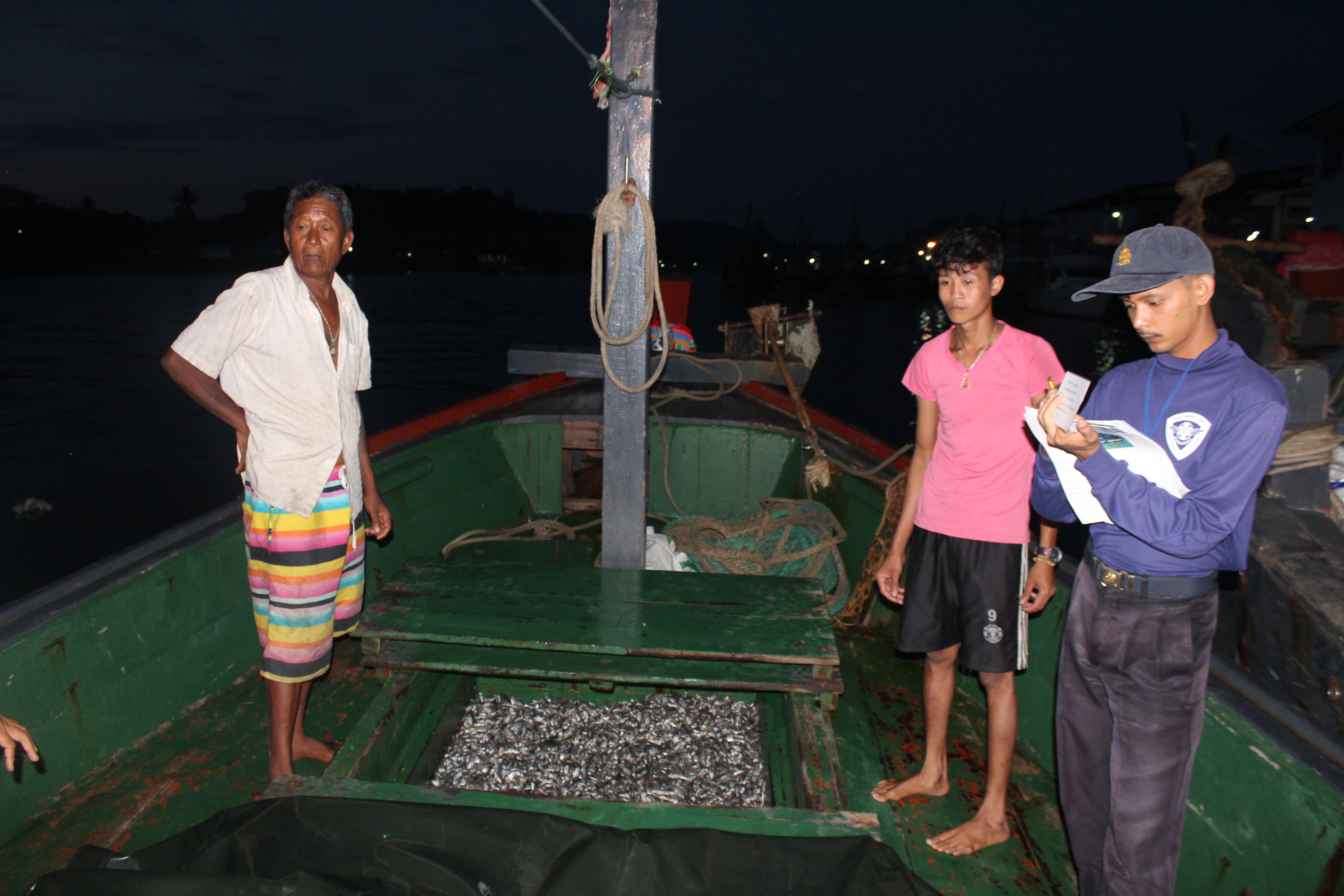 ตรวจสอบเรือขนถ่ายสัตว์น้ำนำเข้าจากประเทศ MYANMAR..คลิก