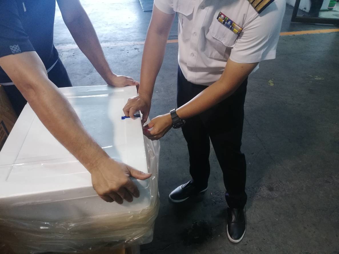 ด่านตรวจสัตว์นำ้ท่าอากาศยานดอนเมือง ตรวจสอบสินค้าสัตว์นำ้ส่งออก..คลิก