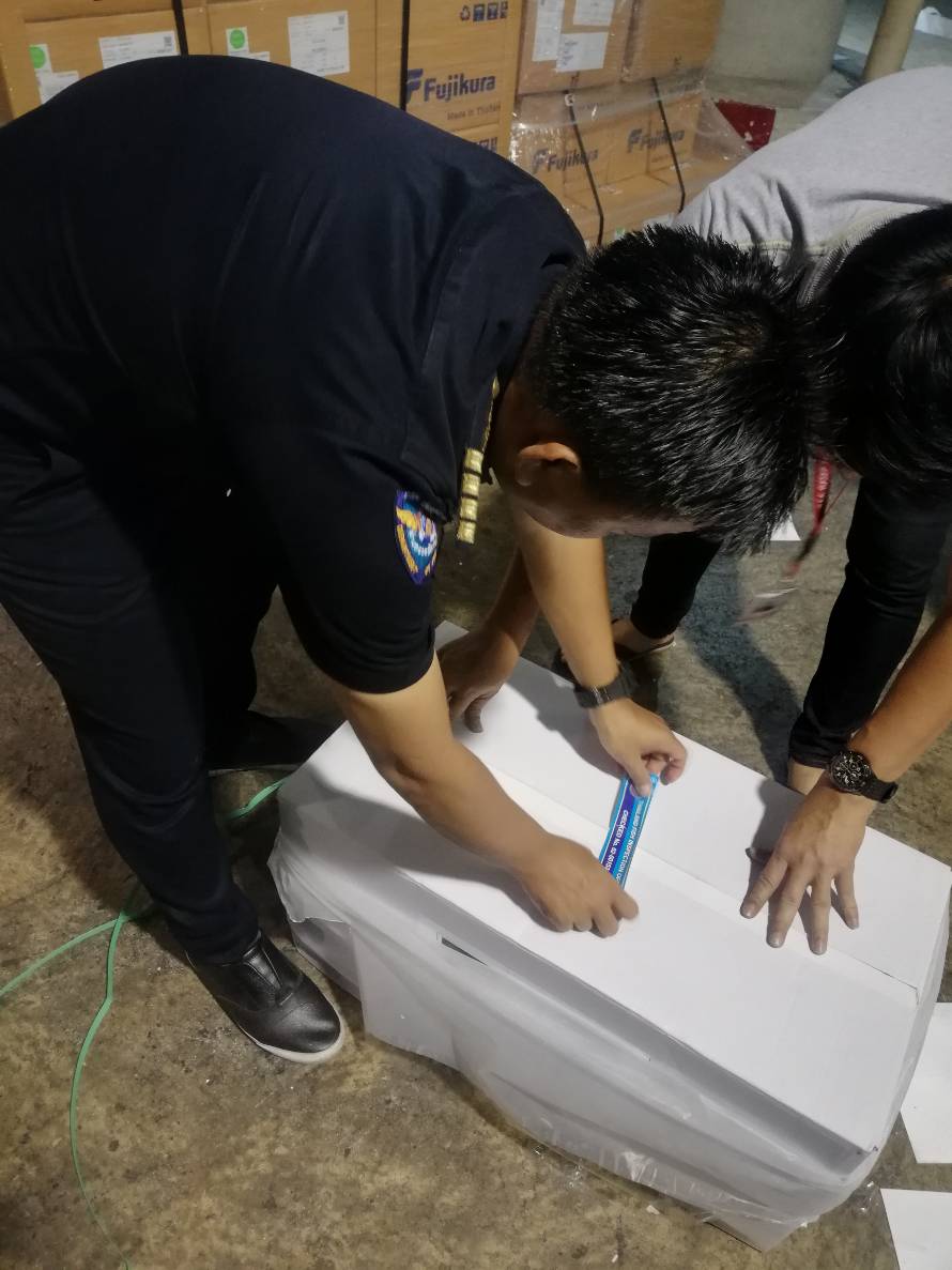 ด่านตรวจสัตว์นำ้ท่าอากาศยานดอนเมือง ตรวจสอบสินค้าสัตว์นำ้ส่งออก..คลิก
