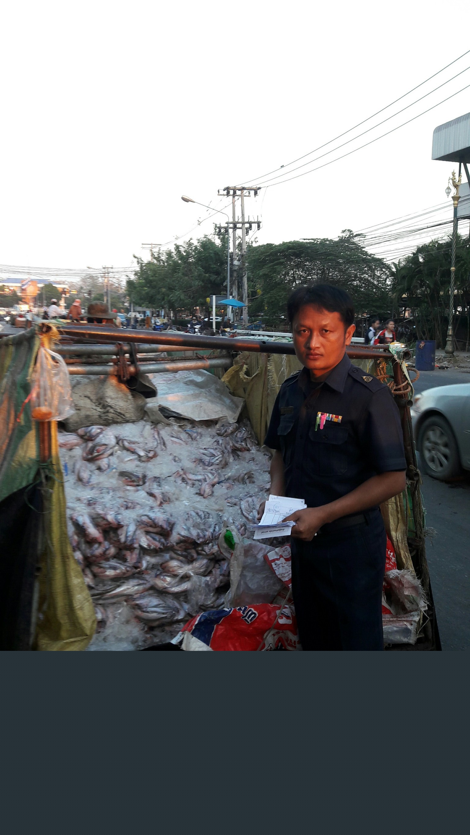 ตรวจสินค้าประมงที่นำเข้า ส่งออก ทางด่านพรมแดนถาวรคลองลึก..คลิก