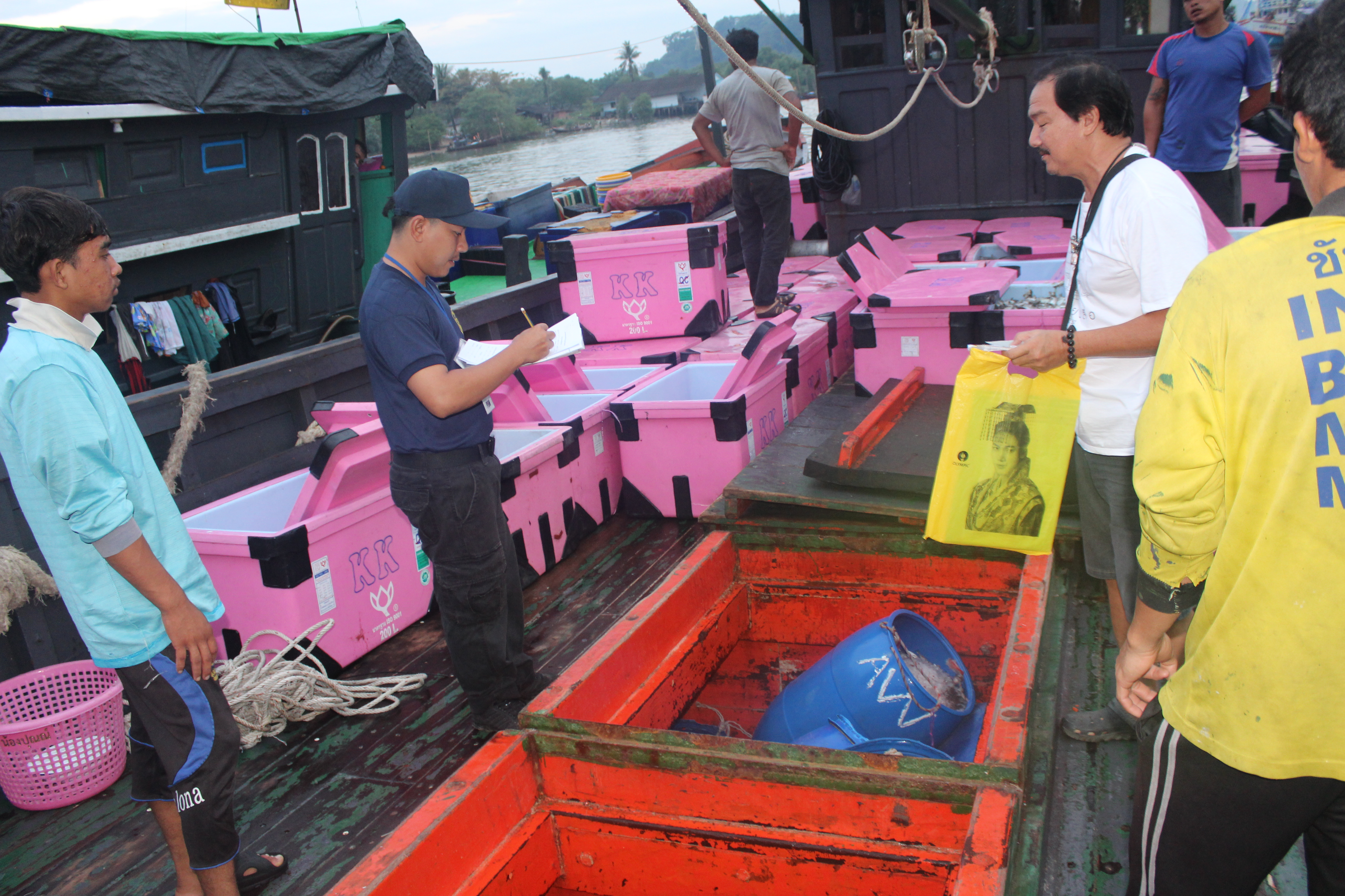 ตรวจสอบเรือและสินค้านำเข้าจากประเทศ MYANMAR