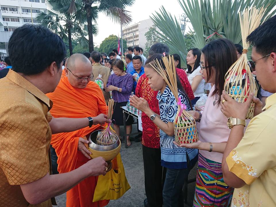 กิจกรรมทำบุญตักบาตรปีใหม่กรมประมง..คลิก