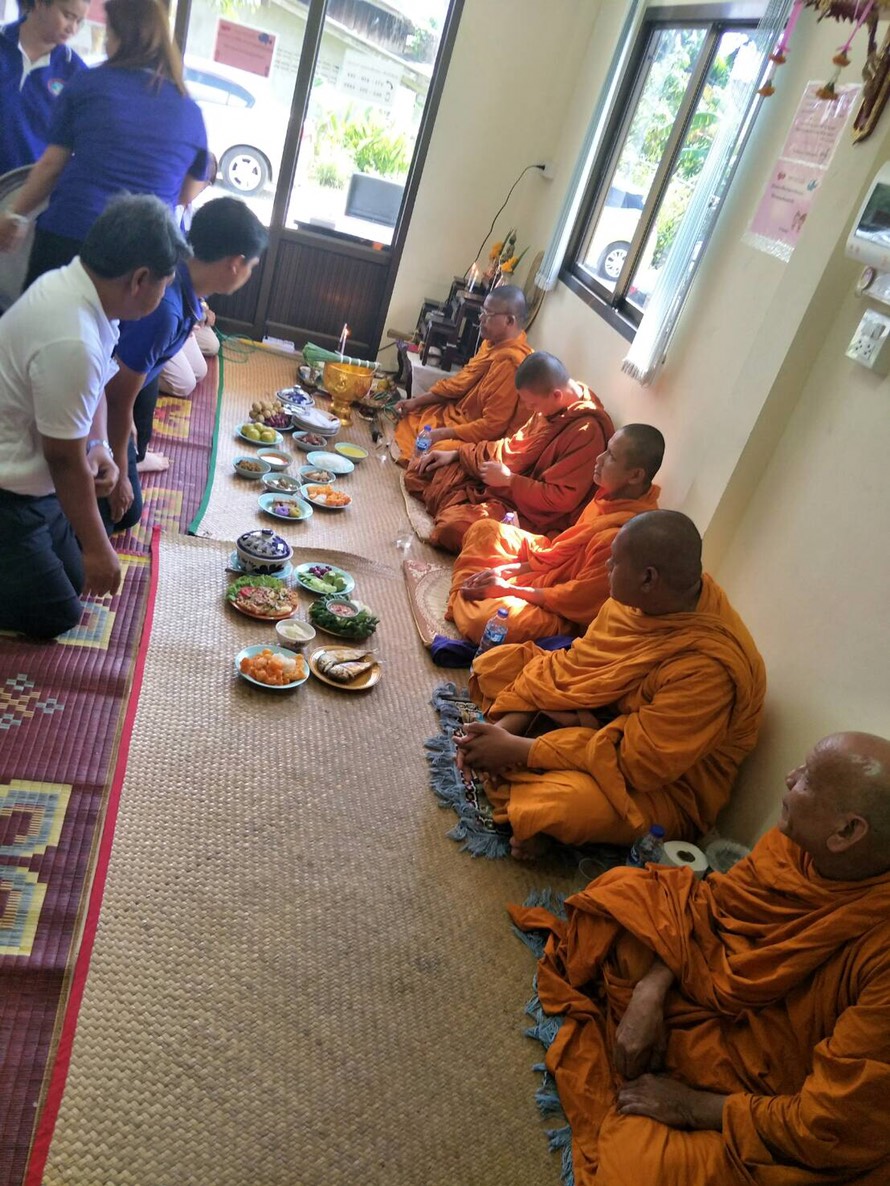 วันที่ 28 ธ.ค. 61 จุดตรวจเรือประมงส่วนหน้าท่าศาลา ศูนย์ควบคุมการแจ้งเข้า-ออกเรือประมง นครศรีธรรมราช ทำบุญถวายภัตตาหาร พระสงฆ์ เนื่องในวันก่อนสิ้นปีเก่าตัอนรับปีใหม่ 2562..คลิก