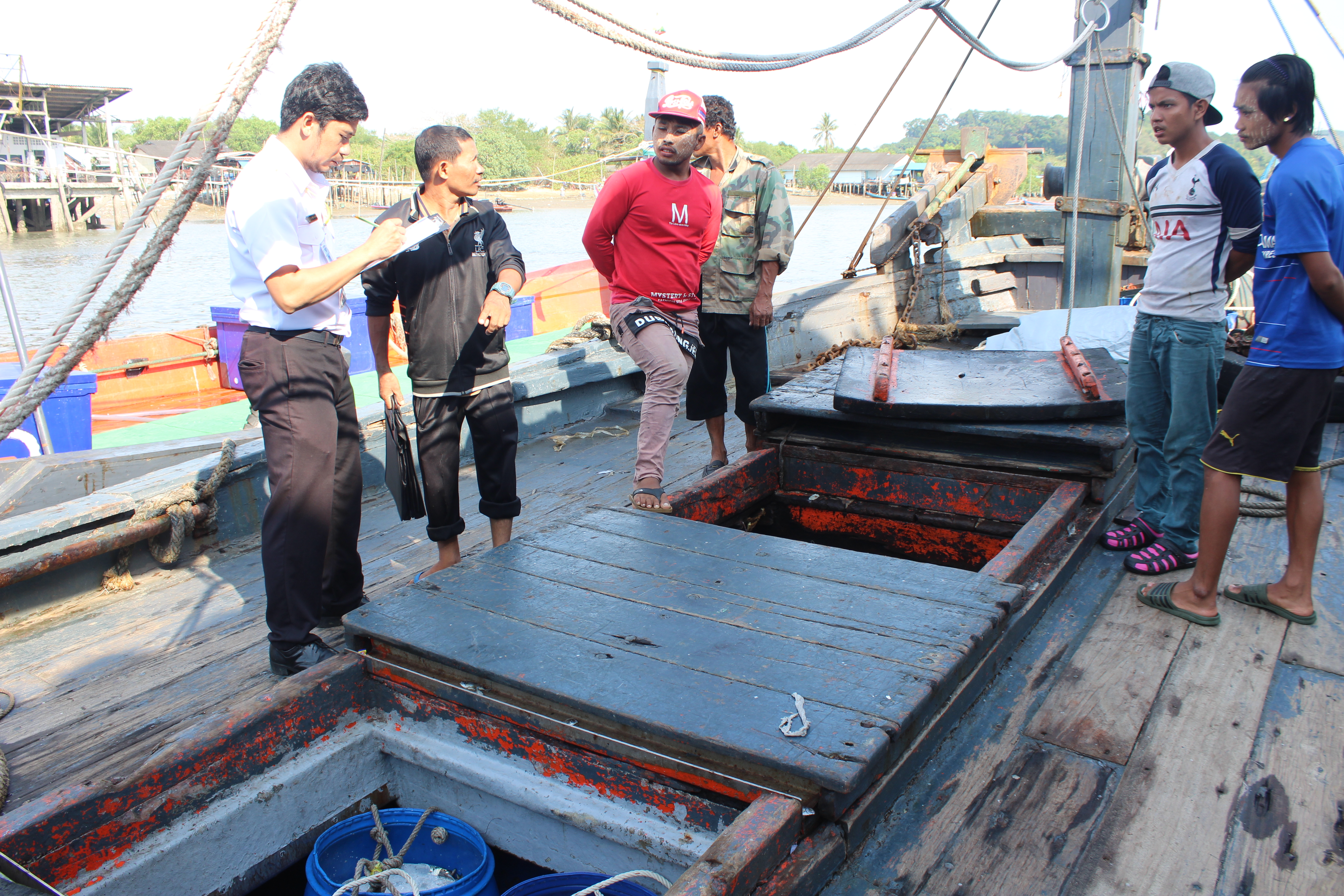 ตรวจสอบเรือและสินค้านำเข้าจากประเทศ MYANMAR