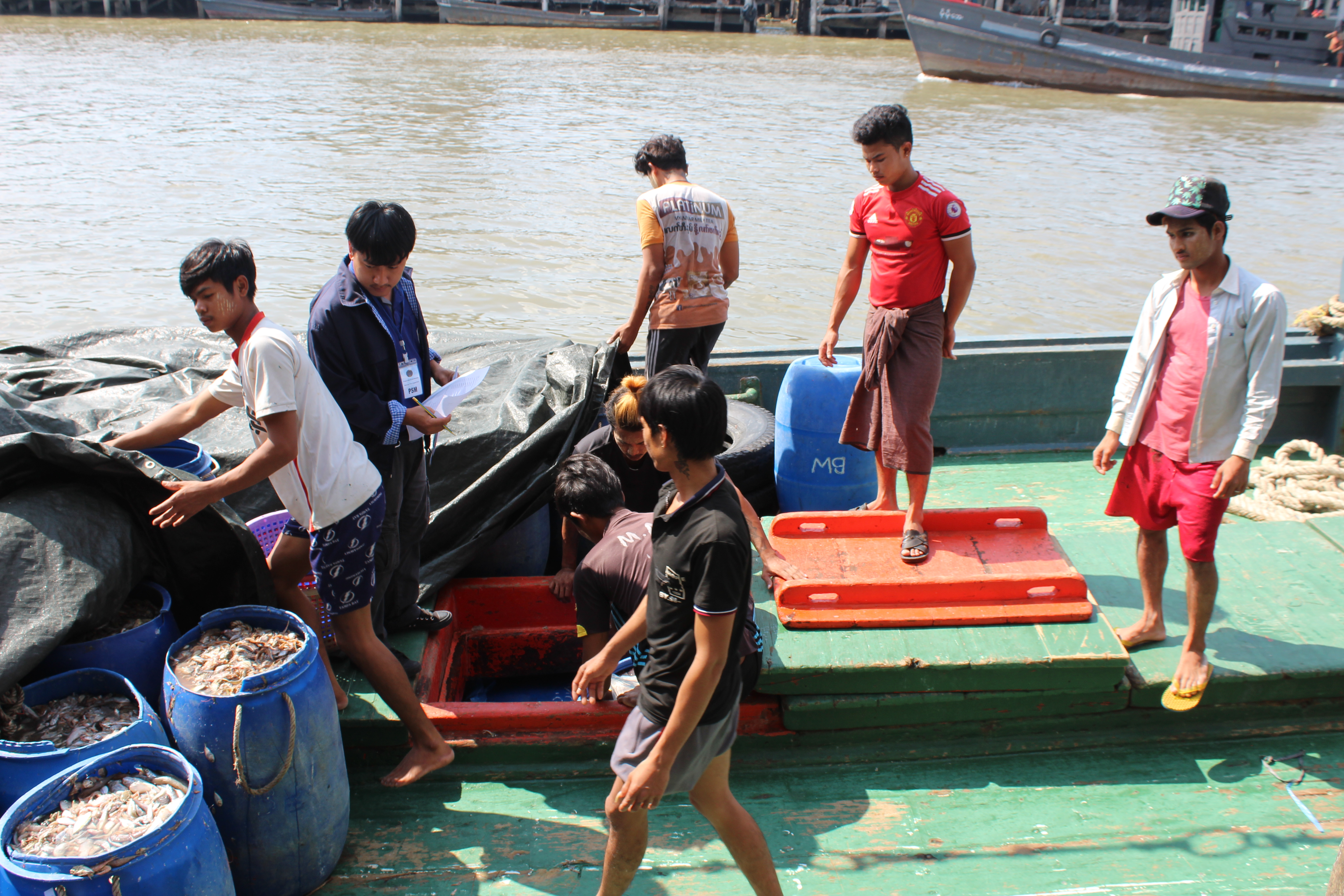 ตรวจสอบเรือและสินค้านำเข้าจากประเทศ MYANMAR