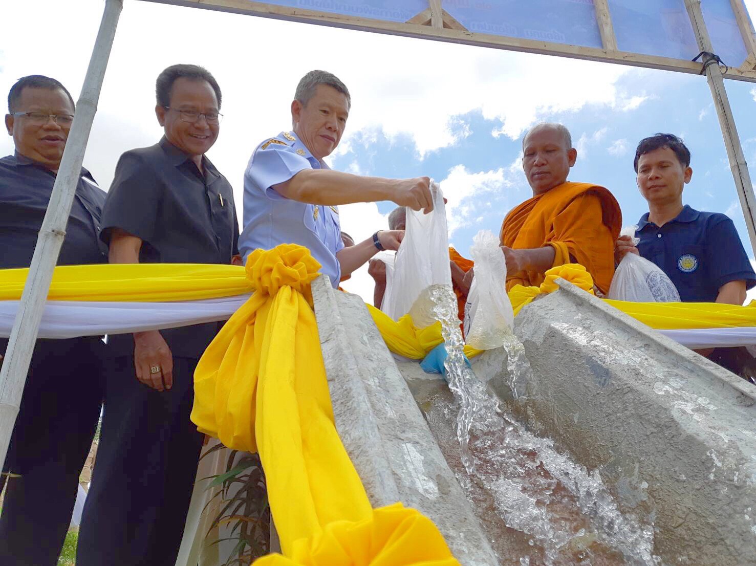สำนักงานประมงจังหวัดศรีสะเกษออกหน่วยบริการจังหวัดเคลื่อนที่..คลิก