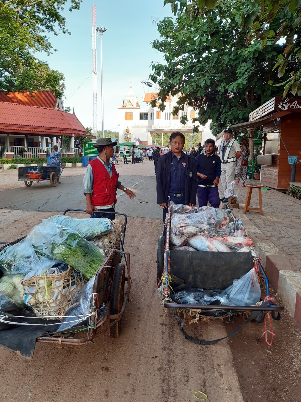 ตรวจป้องกันลักลอบนำเข้า-ส่งออกทางจุดผ่านแดนถาวรบ้านเขาดิน..คลิก