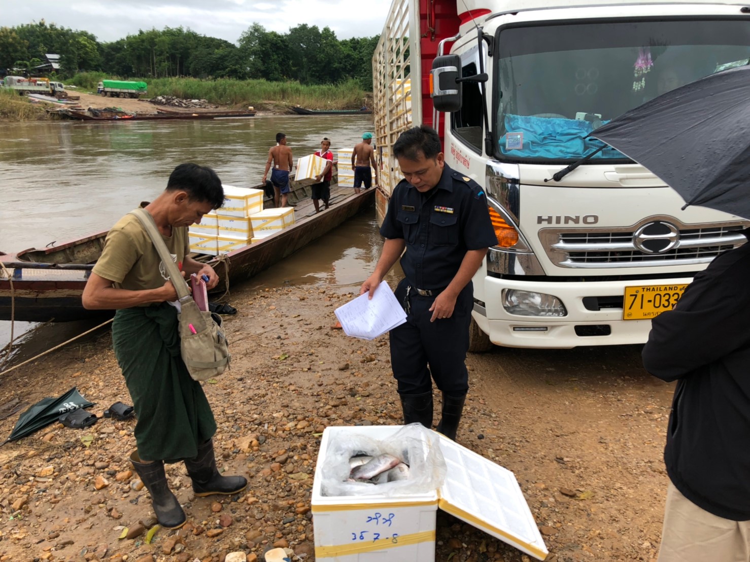 วันที่่ 30 สิงหาคม 2562 เจ้าหน้าที่ด่านตรวจสัตว์น้ำจังหวัดตาก ตรวจสอบสินค้าสัตว์น้ำส่งออกไปยังประเทศเมียนมา..คลิก