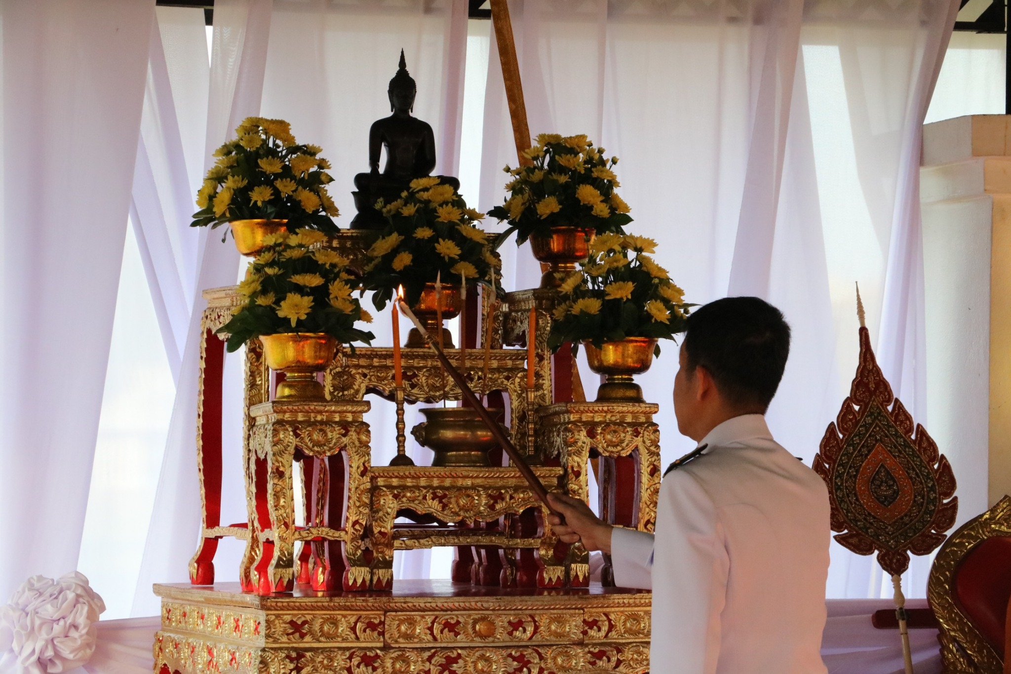 ร่วมพิธีตักบาตรข้าวสารอาหารแห้งพระสงฆ์ จำนวน 89 รูป ถวายพระราชกุศลเนื่องในวันคล้ายวันสวรรคต   พระบาทสมเด็จพระบรมชนกาธิเบศร มหาภูมิพลอดุลยเดชมหาราช บรมนาถบพิตร..คลิก
