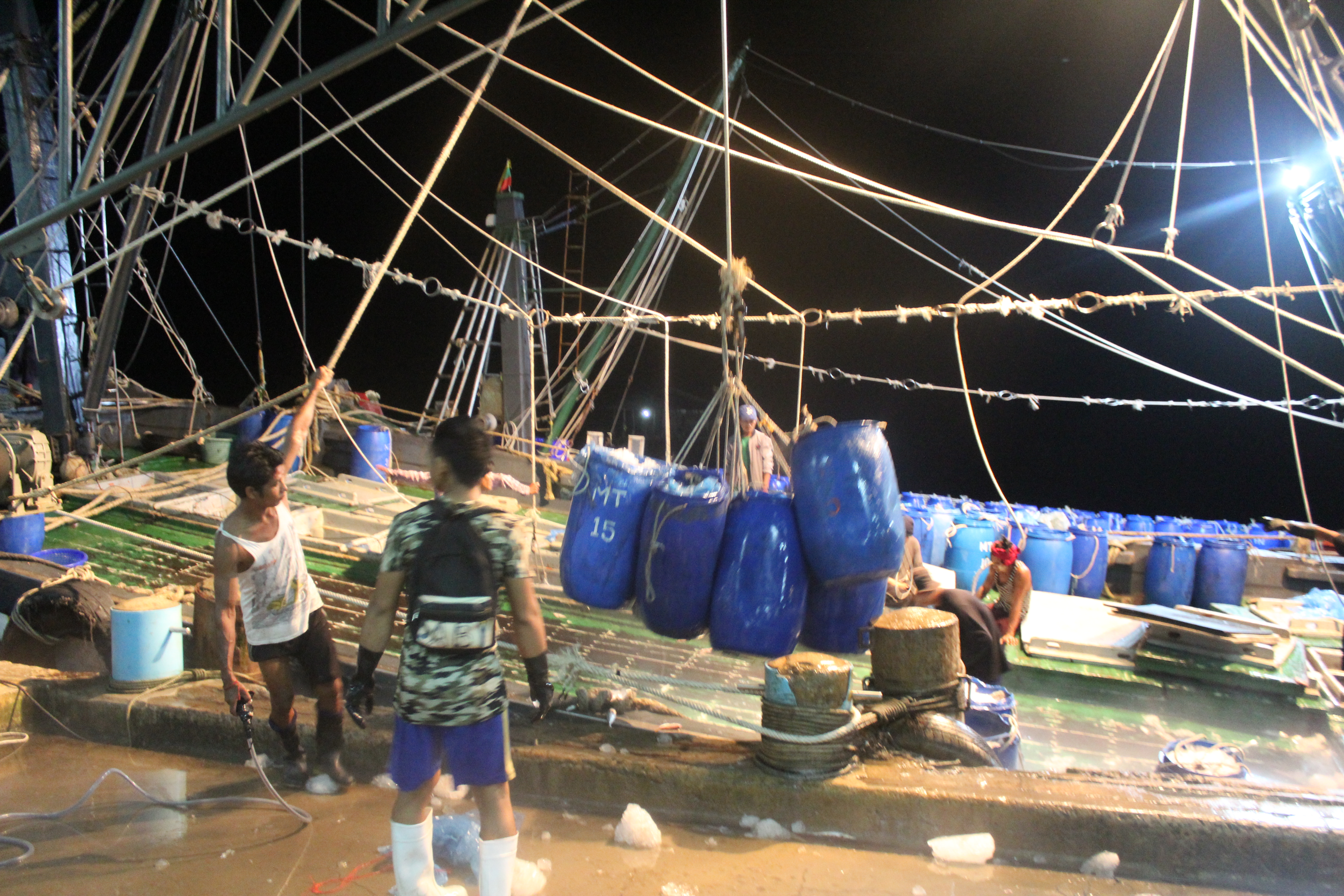 ควบคุมขนถ่ายสัตว์น้ำขึ้นท่าจากประเทศMYANMAR..คลิก