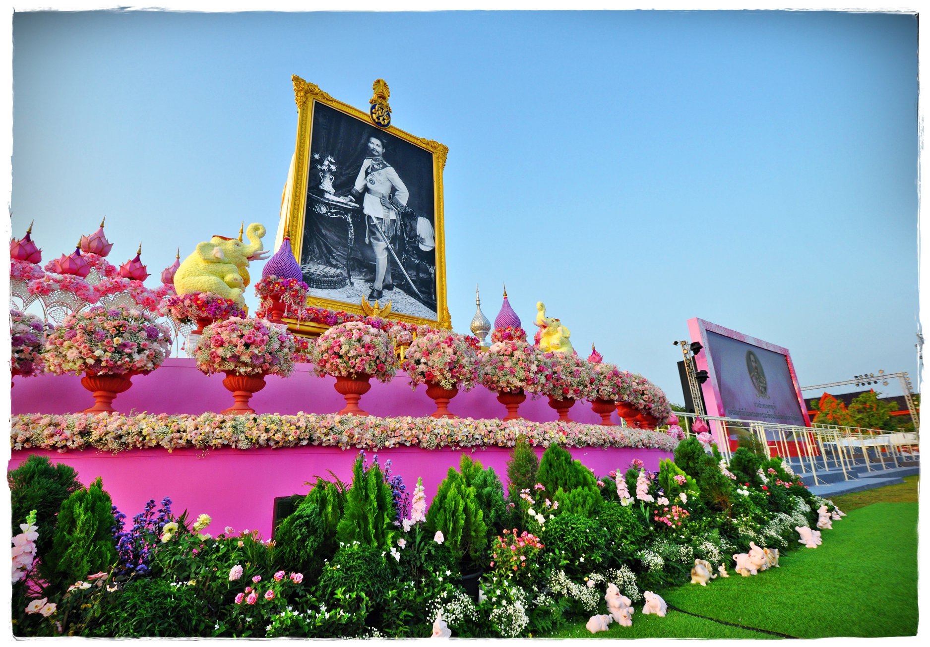 นายอรุณชัย พุทธเจริญ รองอธิบดีกรมประมง พร้อมด้วยข้าราชการกรมประมง เข้าร่วมพิธีน้อมลำลึกเนื่องในวันคล้ายวันสวรรคตพระบาทสมเด็จพระจุลจอมเกล้าเจ้าอยู่หัว ณ ท้องสนามหลวง..คลิก