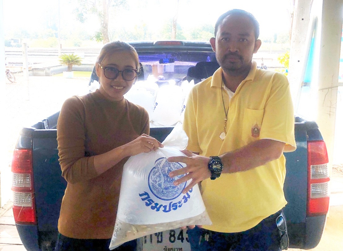 มอบพันธุ์สัตว์น้ำให้กับองค์การบริหารส่วนตำบลหันคาเพื่อร่วมกิจกรรมลอยกระทง
