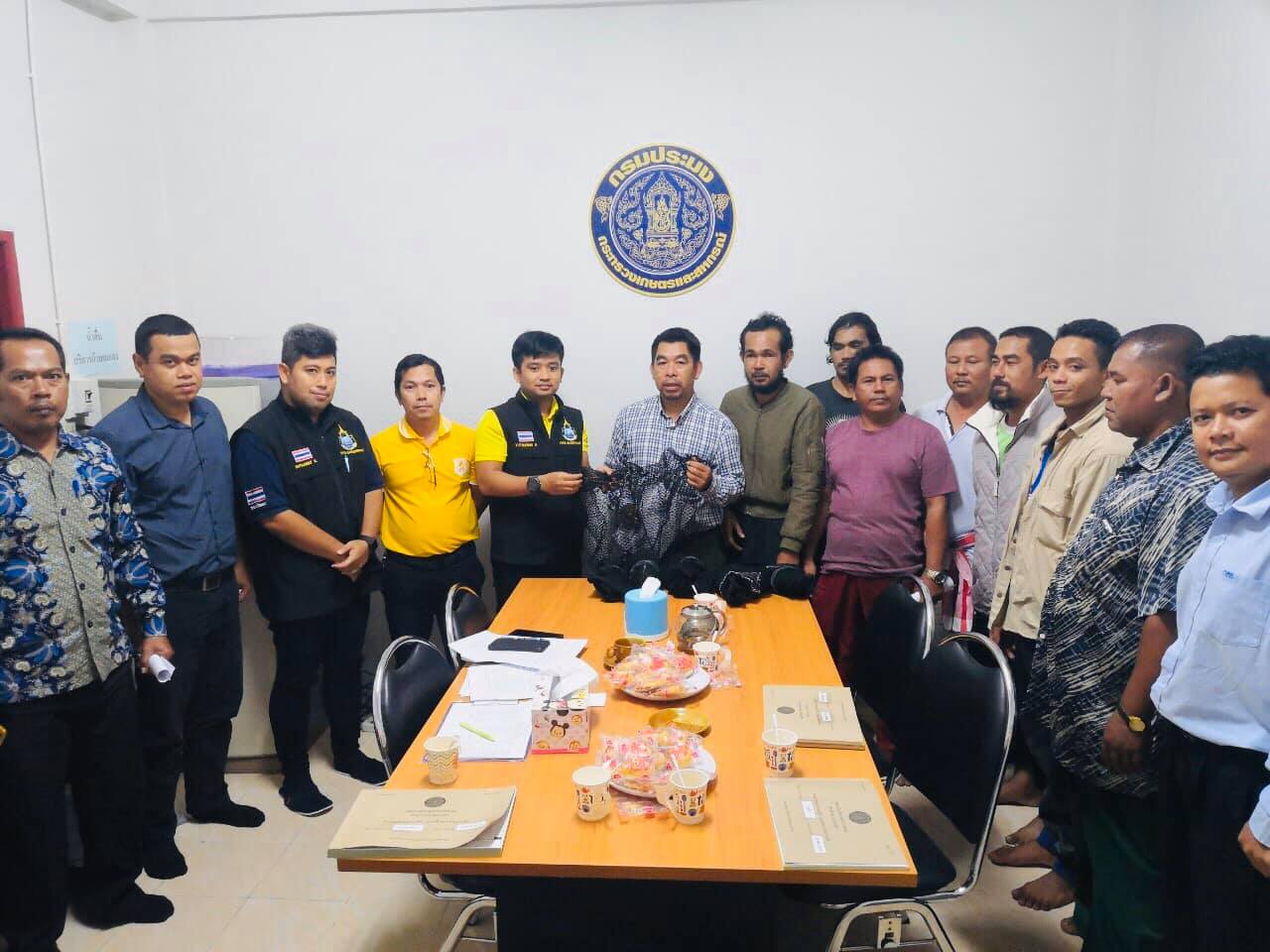 วันที่ ๑๕ พ.ย. ๖๒ ศจร.นราธิวาสร่วมกับจนท.สหวิชาชีพ จัดประชุมผู้ประกอบการชาวประมงพาณิชย์ที่แจ้งเข้า - ออกกับศูนย์ฯนราธิวาส ในพื้นที่อำเภอเมืองนราธิวาส..คลิก