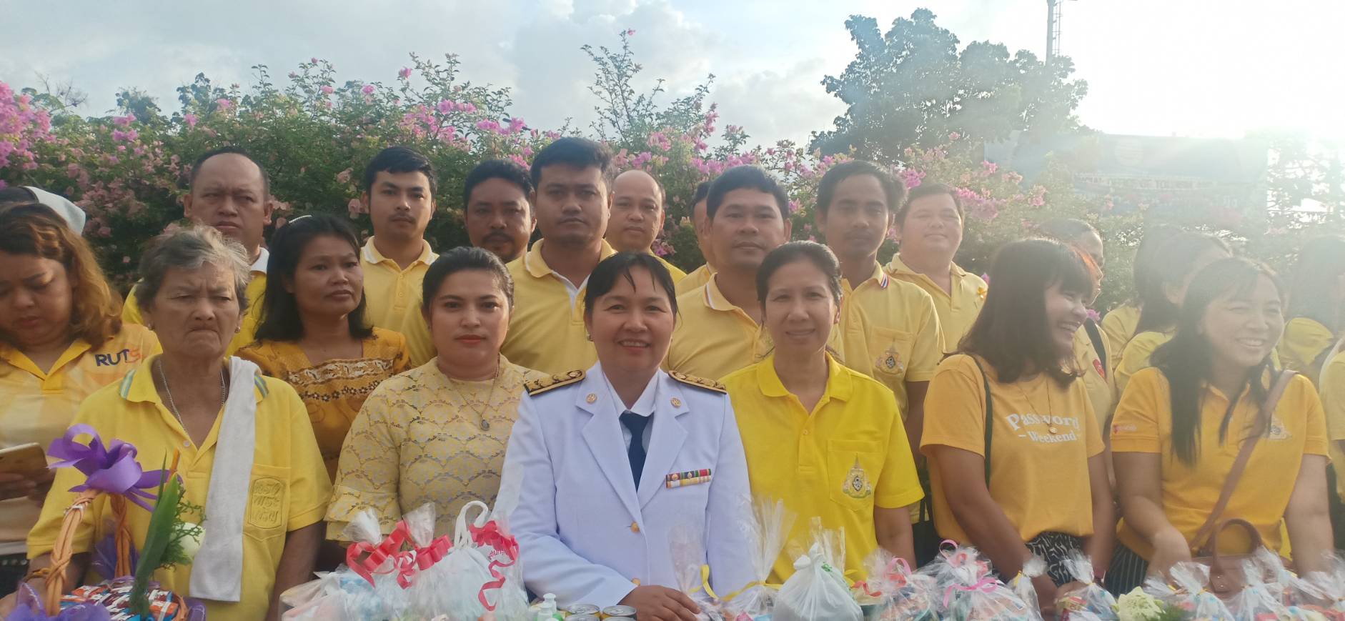 วันนี้ (5 ธันวาคม 62) เวลา 06.30 น. เจ้าหน้าที่ศูนย์ฯ ร่วมพิธีทำบุญตักบาตร เนื่องใน..คลิก