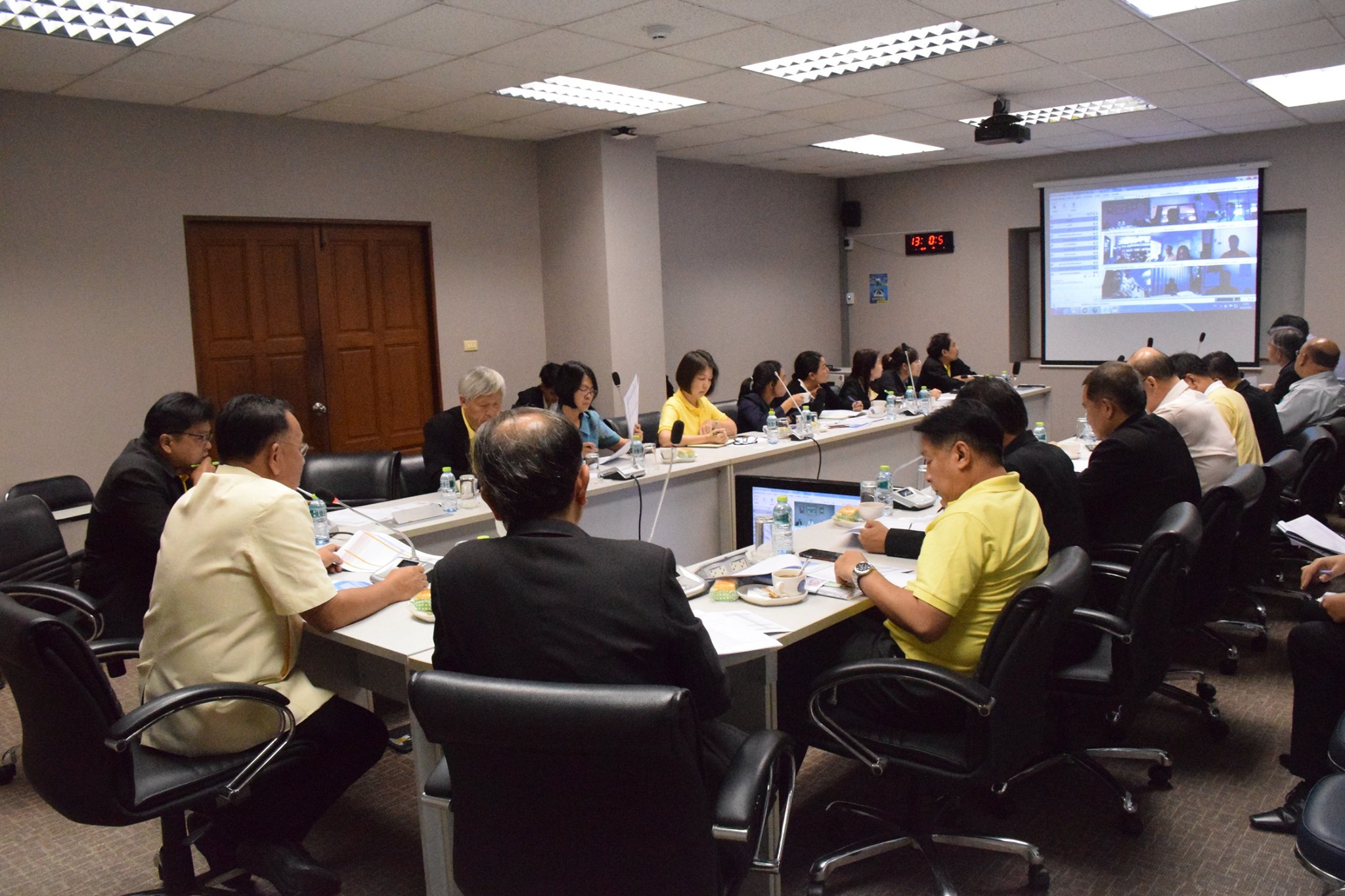 การประชุมออนไลน์ (VDO Conference) เพื่อติดตามการขอรับหนังสือรับรองเพื่อประกอบการยื่นขอจดทะเบียนเรือไทยสำหรับเรือประมงพื้นบ้าน..คลิก