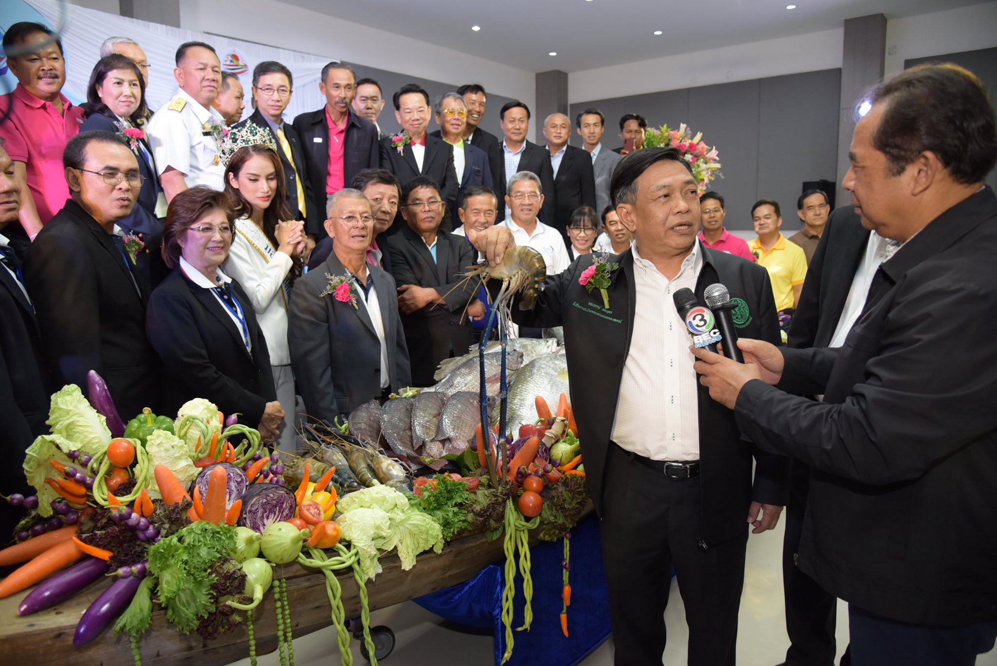 นายอลงกรณ์ พลบุตร ที่ปรึกษารัฐมนตรีว่าการกระทรวงเกษตรและสหกรณ์ เป็นประธานในพิธีเปิดงานสัตว์น้ำไทย 2019 โดยมี นายมีศักดิ์ ภักดีคง อธิบดีกรมประมง ให้การต้อนรับและร่วมแถลงจุดยืนพร้อมคาดการณ์ผลผลิตสัตว์น้ำ ปี 2020..คลิก