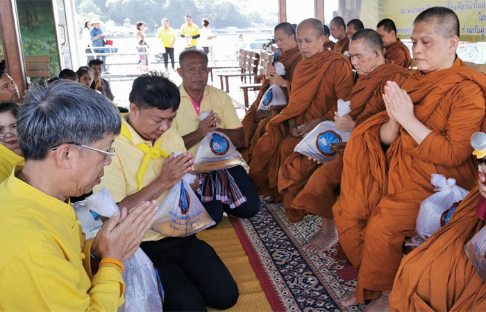พิธีปล่อยพันธุ์สัตว์น้ำเฉลิมพระเกียรติ เพื่อน้อมรำลึกในพระมหากรุณาธิคุณเนื่องในวันคล้ายวันพระบรมราชสมภพ