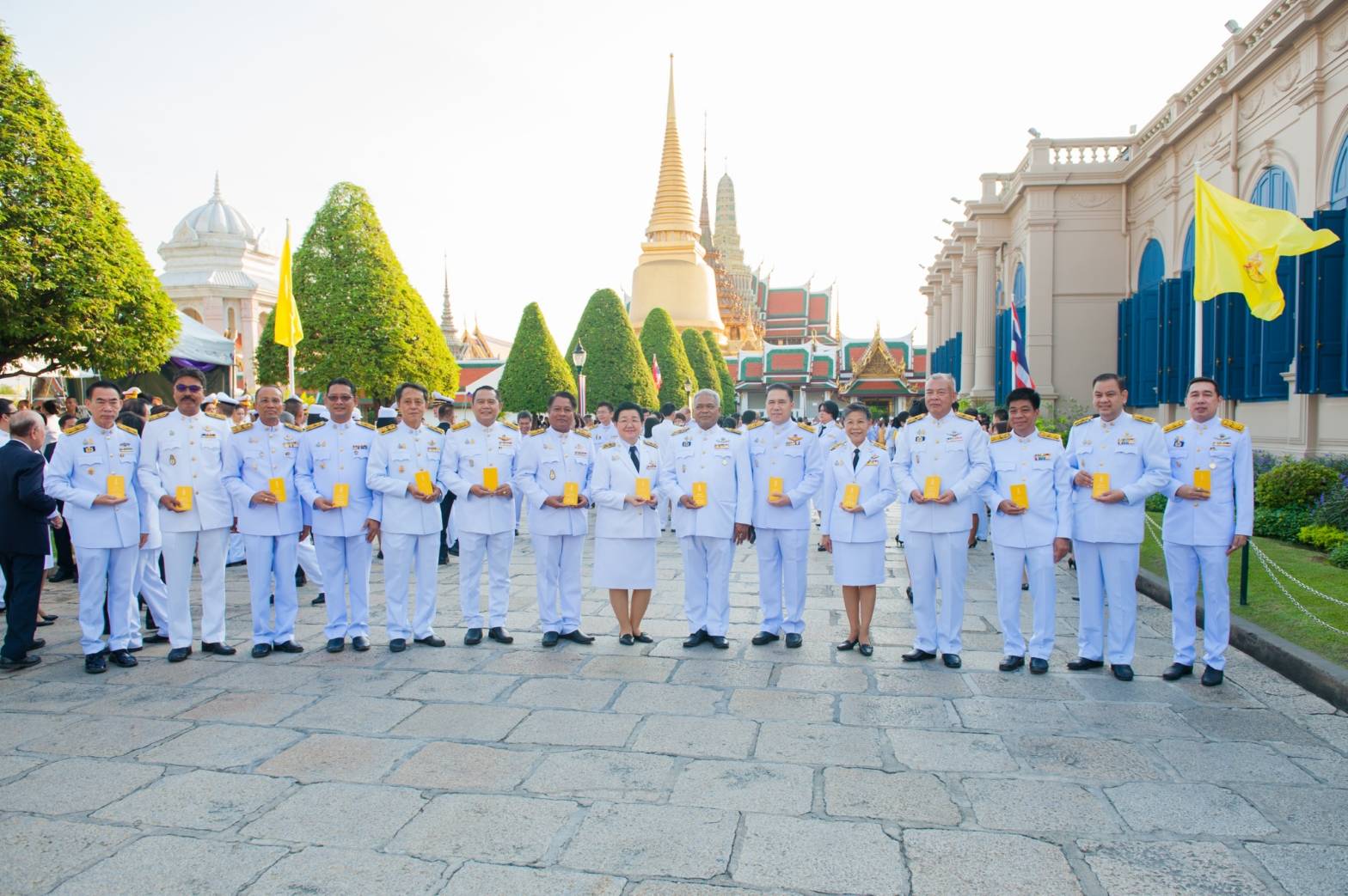 คณะผู้บริหาร กระทรวงเกษตรเเละสหกรณ์ ร่วมลงนามถวายพระพร เนื่องในโอกาสวันขึ้นปีใหม่พุทธศักราช 2563 ณ ศาลาสหทัยสมาคม พระบรมมหาราชวัง..คลิก