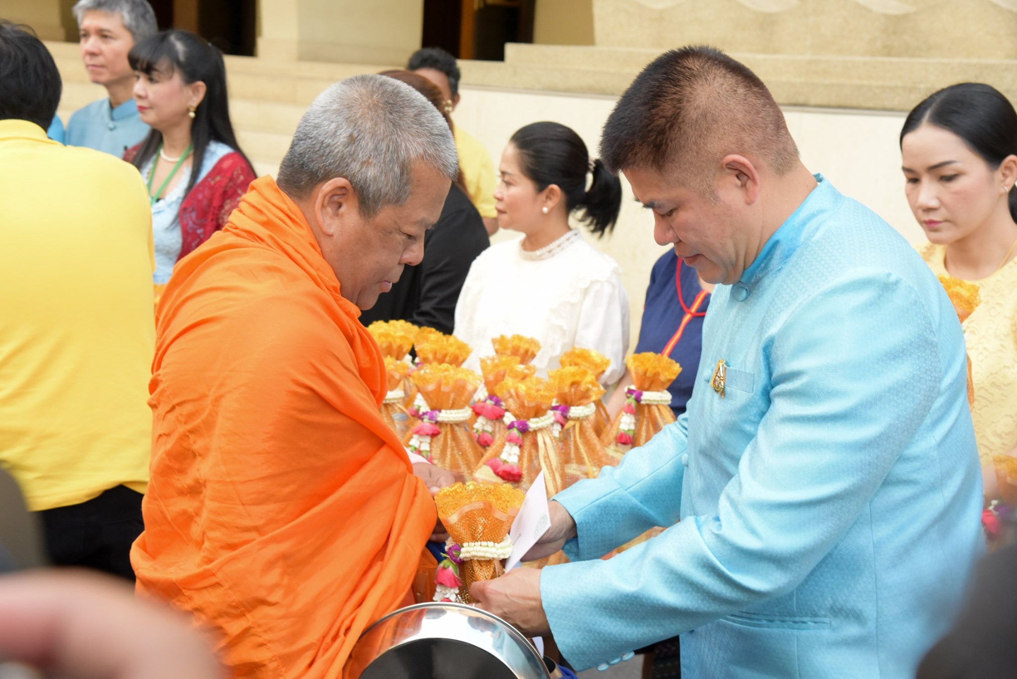 กระทรวงเกษตรและสหกรณ์ จัดพิธีทำบุญตักบาตรข้าวสาร-อาหารแห้งแด่พระภิกษุสงฆ์ เนื่องในโอกาสวันขึ้นปีใหม่ พุทธศักราช 2563 พร้อมด้วยคณะผู้บริหารกระทรวงเกษตรเเละสหกรณ์..คลิก