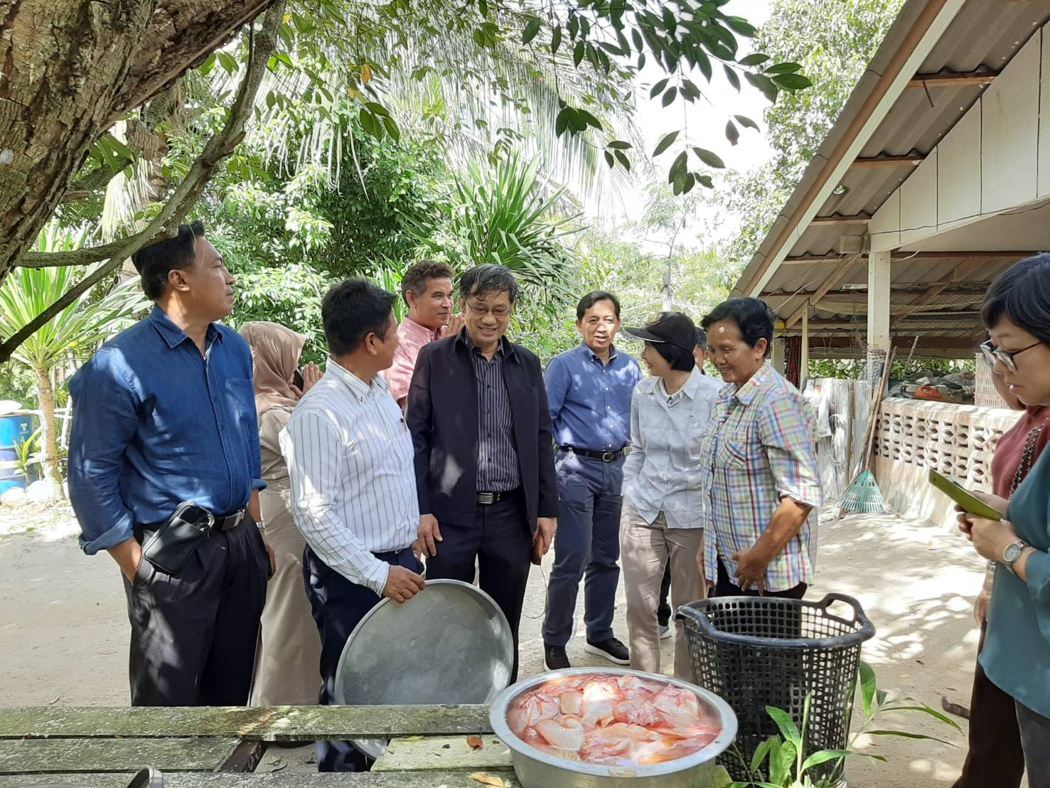 ตรวจเยี่ยมการดำเนินงานของเกษตรกรโครงการเลี้ยงปลาสลิดดอนนา..คลิก