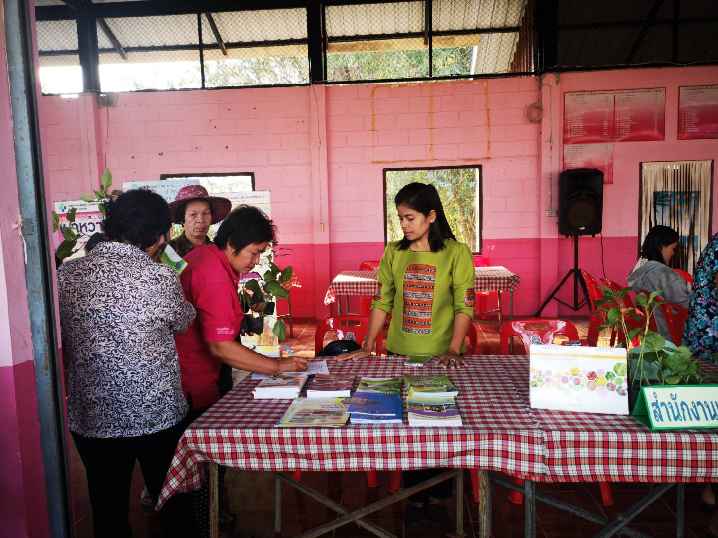 ประมงอำเภอวังชิ้น ร่วมออกหน่วยให้บริการข้อมูลทางวิชาการ และประชาสัมพันธ์การขึ้นทะเบียนผู้ทำการประมงและ สถานการณ์ภัยแล้ง..คลิก