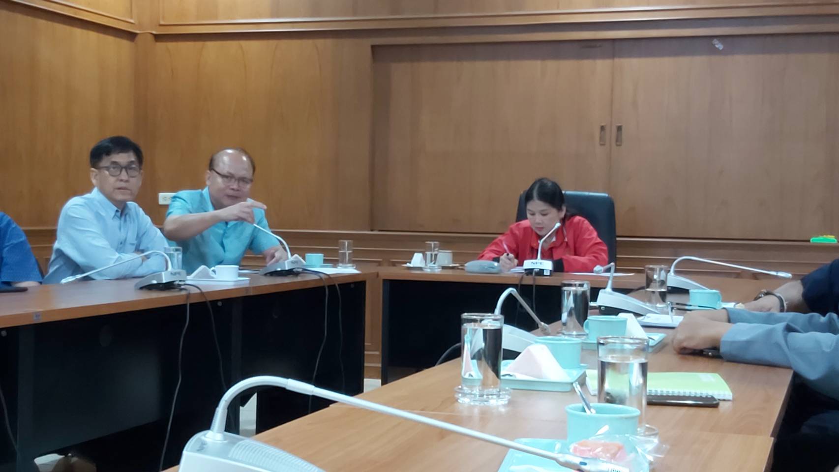ประชุมชี้แจง ซักซ้อมความเข้าใจ ตลอดจนรายงานความคืบหน้าและผลการดำเนินงานทุกโครงการ ทุกกิจกรรมที่เกี่ยวข้องกับบึงบอระเพ็ด..คลิก