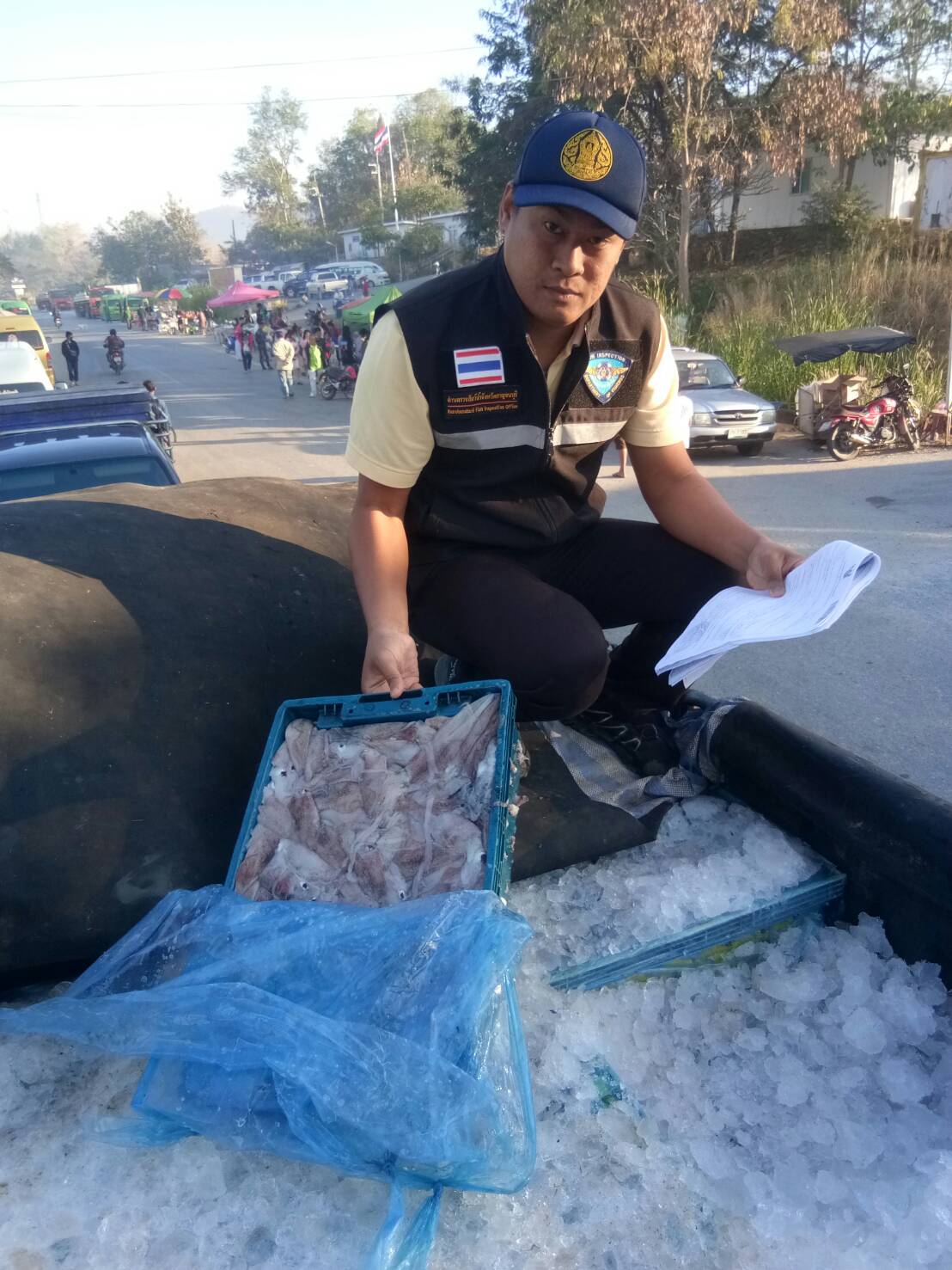 ตรวจสอบสินค้าสัตว์น้ำและเอกสารการนำเข้า หมึกกล้วยแช่เย็น และปลาสีกุนแช่เย็น จากประเทศเมียนมา ผ่านทางช่องทางจุดผ่านแดนถาวรบ้านพุน้ำร้อน..คลิก