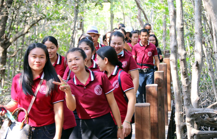 องค์การบริหารส่วนตำบลหัวเรือ และคณะองค์การบริหารส่วนตำบลหนองบัว ศึกษาดูงานศูนย์ฯ คุ้งกระเบน..คลิก