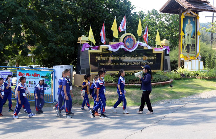 โรงเรียนเจ้าพ่อหลวงอุปถัมภ์ 1 (ดอยปุย)  และคณะมนุษยศาสตร์และสังคมศาสตร์ มหาวิทยาลัยราชภัฏนครราชสีมา ศึกษาดูงานศูนย์ฯ คุ้งกระเบน..คลิก