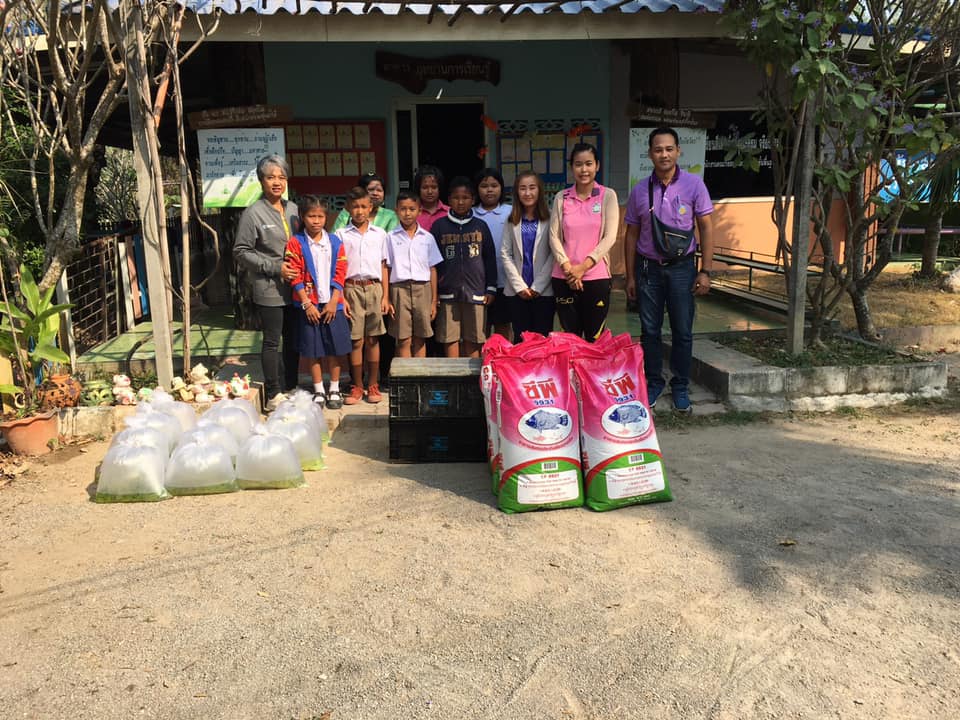ลงพื้นที่ส่งมอบพันธุ์ปลาและอาหารปลา ตามโครงการส่งเสริมการดำเนินงาน อันเนื่องมาจากพระราชดำริ..คลิก