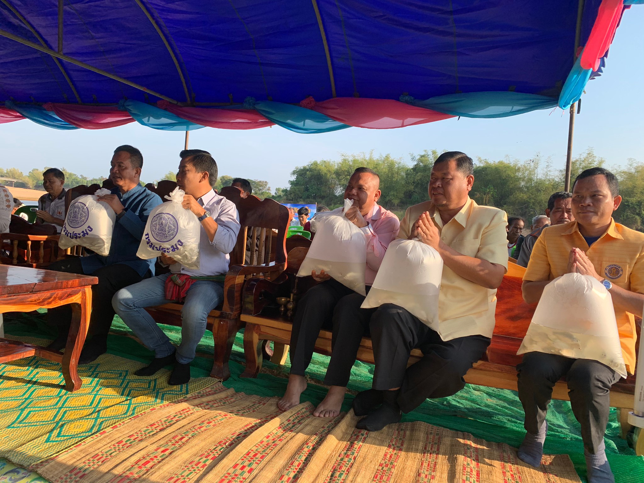 ประมงอำเภอเขื่องใน  ร่วมงานทำบุญ-ปล่อยพันธุ์สัตว์น้ำ ในงานโครงการอนุรักษ์สัตว์น้ำเฉลิมพระเกียรติ ปี 63 ณ เขตอนุรักษ์พันธุ์สัตว์น้ำบ้านแดงหม้อ ต.แดงหม้อ อ.เขื่องใน จ.อุบลราชธานี..คลิก