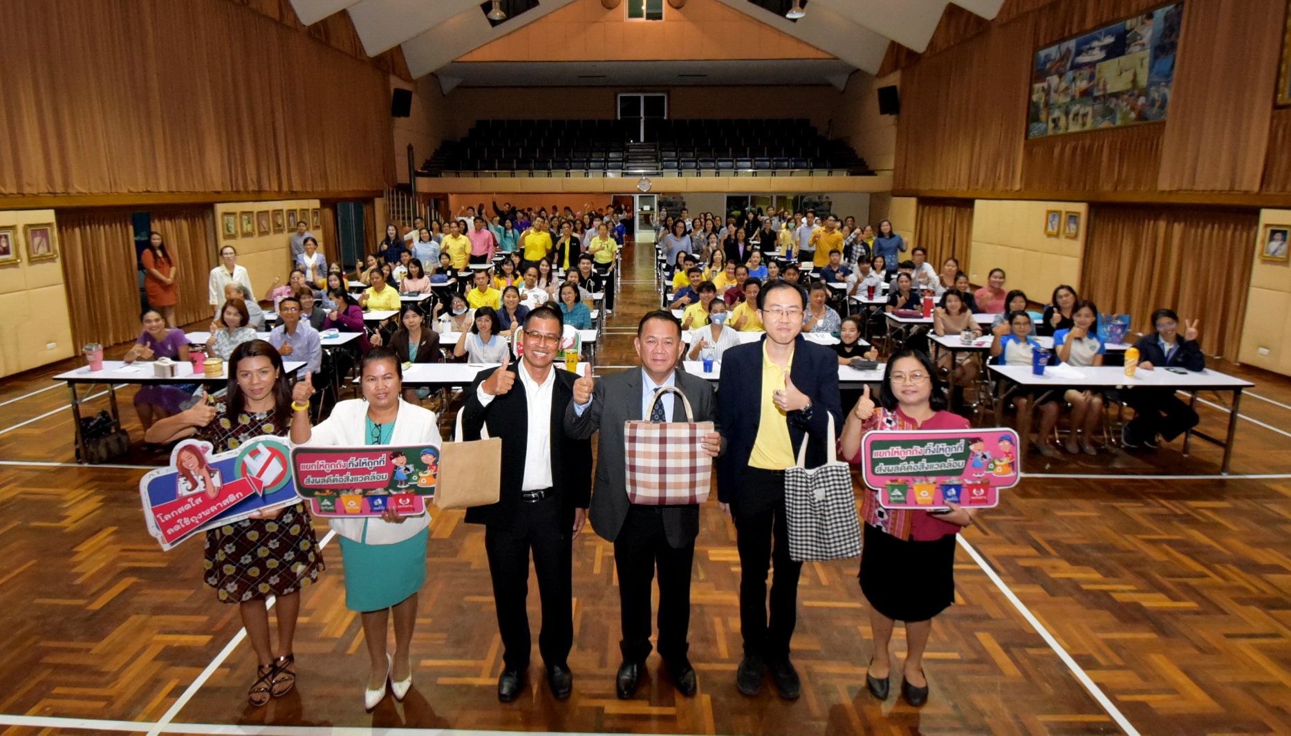 นายมีศักดิ์ ภักดีคง อธิบดีกรมประมง เป็นประธานเปิดการประชุมชี้แจงมาตรการลด และคัดแยกขยะมูลฝอย ประจำปี 2563 เพื่อเป็นการสร้างการรับรู้ และความเข้าใจ ในแนวทางการลด และคัดแยกขยะมูลฝอย ภายในหน่วยงาน..คลิก