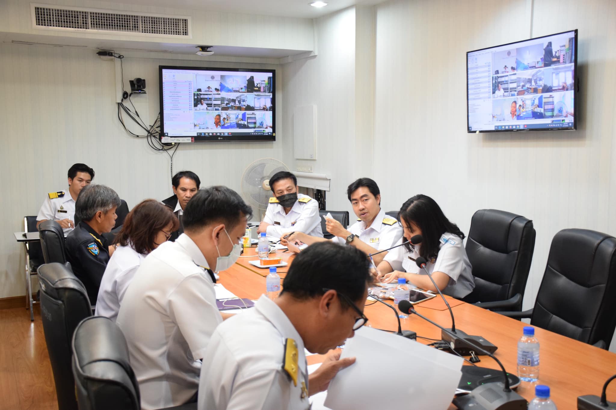 การประชุมออนไลน์ (VDO Conference) ติดตามผลการขอรับใบอนุญาตทำการประมงพาณิชย์ รอบปีการประมง 2563 - 2564..คลิก