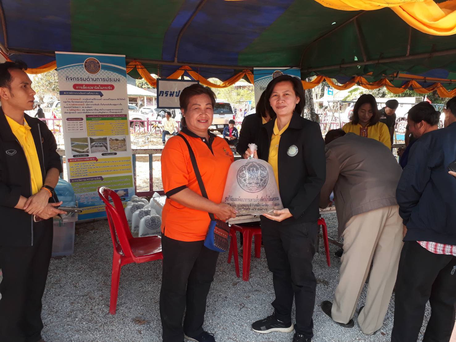 โครงการจังหวัดเคลื่อนที่แบบบูรณาการ หน่วยบำบัดทุกข์ บำรุงสุข สร้างรอยยิ้มให้ประชาชนจังหวัดนครพนม ครั้งที่ 5 ประจำปีงบประมาณ 2563..คลิก