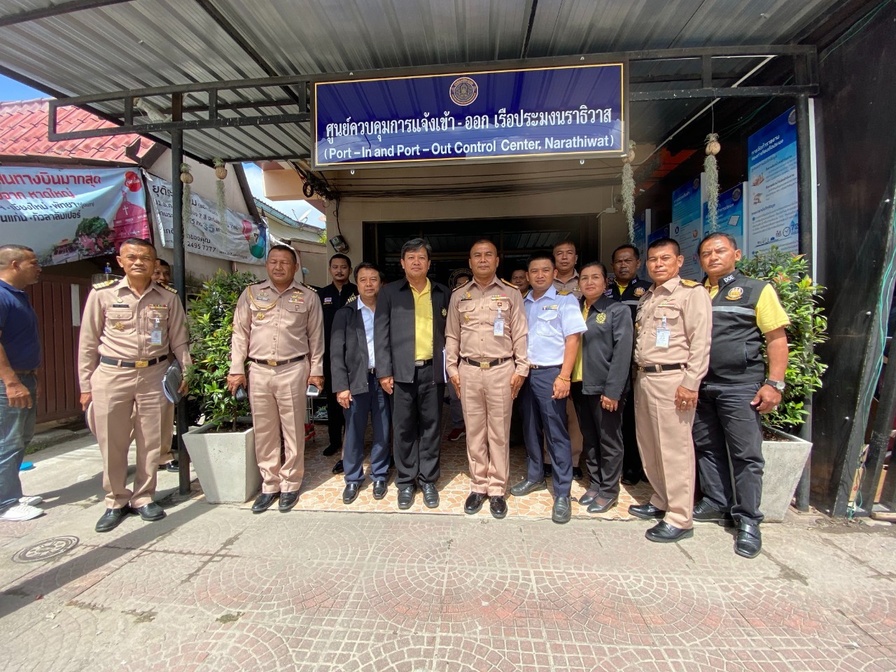 วันที่ 25 ก.พ. 63 เวลา 1300 น. ศจร.นราธิวาส ชุดสหวิชาชีพ พร้อมด้วยรองผอ.ศรชล.จังหวัดนราธิวาส ประมงจังหวัดนราธิวาส สวัสดิการและคุ้มครองแรงงานจังหวัดนราธิวาส ผู้แทนจากสนง.เจ้าท่าฯนราธิวาส ผู้แทนจากสนง.จัดหางานจังหวัดนราธิวาส ผู้แทนด่านศุลกากรตากใบ..คลิก
