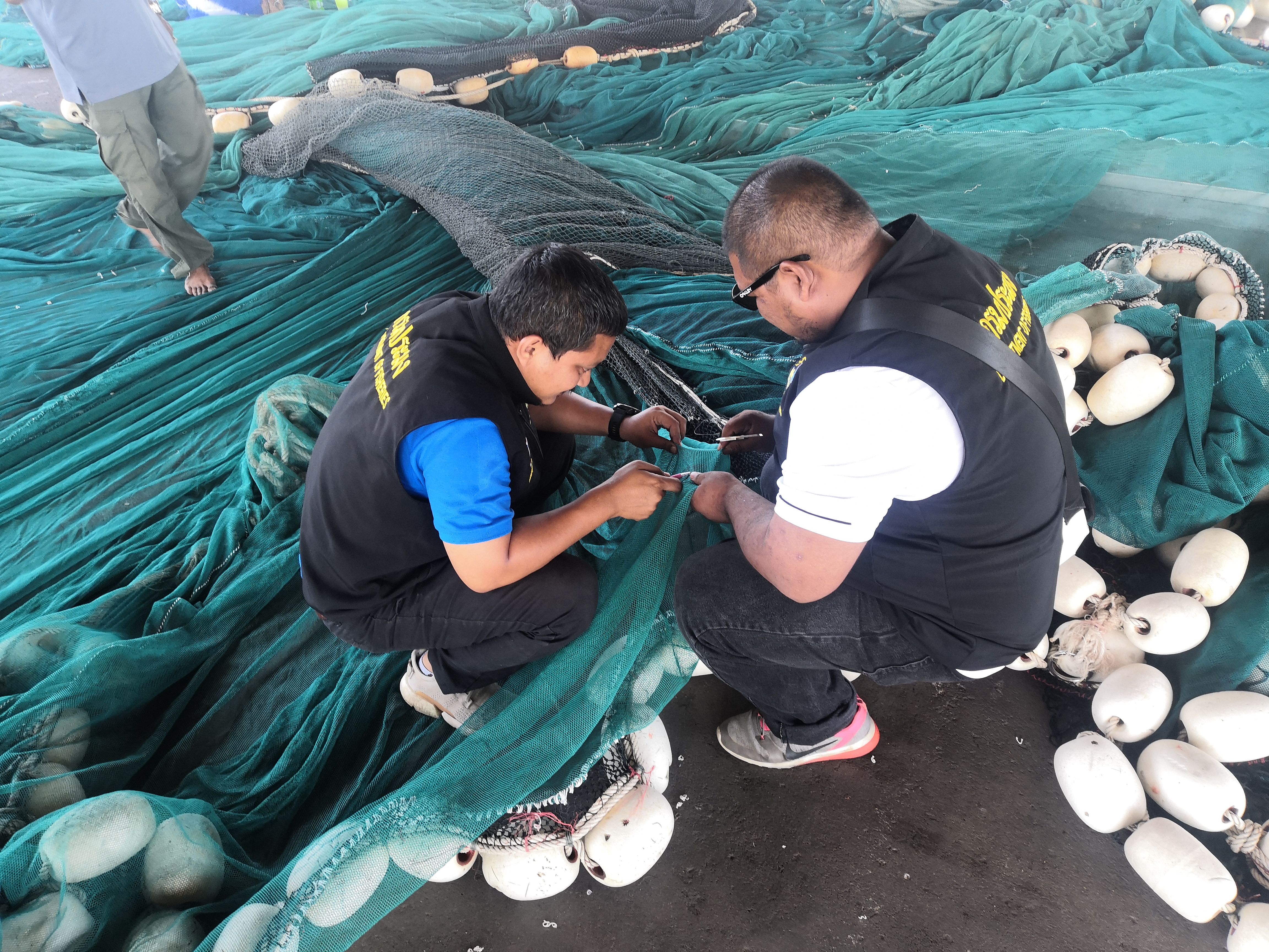 ศจร.นราธิวาส ได้ทำการตรวจสอบเครื่องมือทำการประมงของเรือประมงพาณิชย์ที่แจ้งเข้า - ออกกับศูนย์ PIPO และตรวจสุขภาพอุปกรณ์ VMS..คลิก