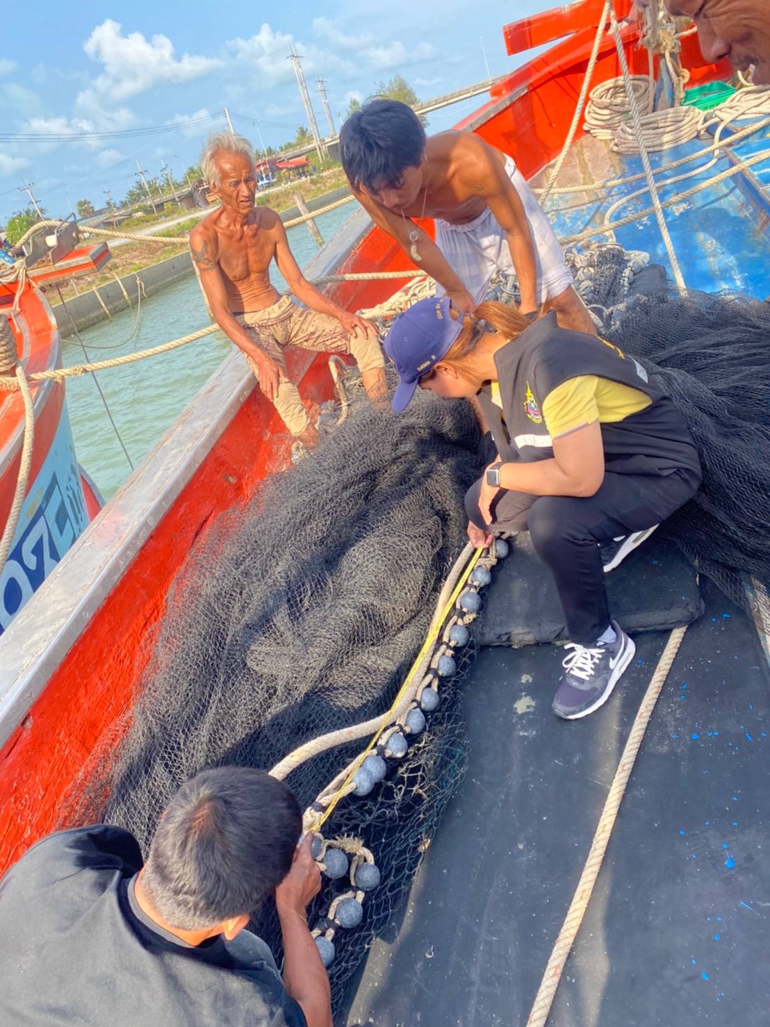 ศูนย์ควบคุมการแจ้งเข้า-ออก เรือประมงปากพนัง ได้ทำการตรวจสอบเครื่องมือทำการประมงของเรือประมงพาณิชย์ที่แจ้งเข้า - ออกกับศูนย์ PIPO..คลิก