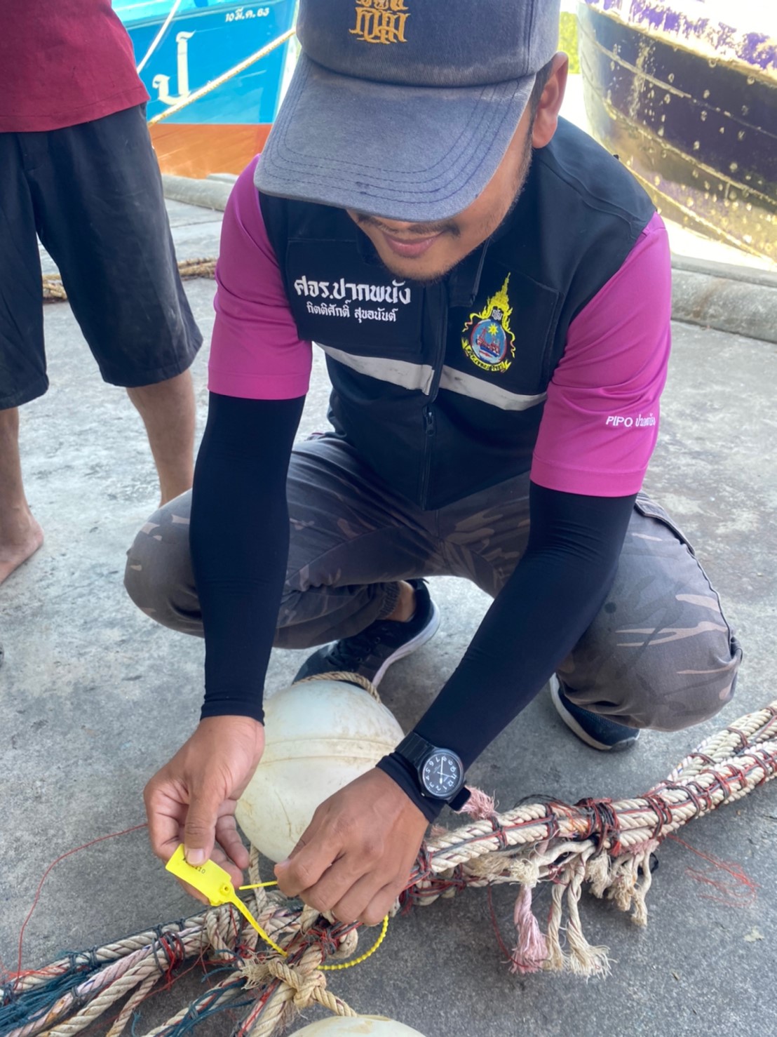 ศูนย์ควบคุมการแจ้งเข้า-ออก เรือประมงปากพนัง ได้ทำการตรวจสอบเครื่องมือทำการประมงของเรือประมงพาณิชย์ที่แจ้งเข้า - ออกกับศูนย์ PIPO