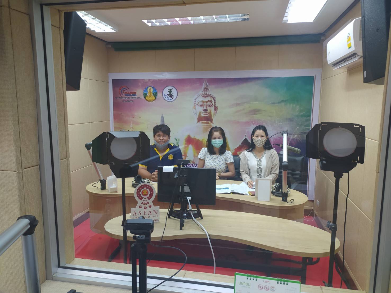 ร่วมดำเนินรายการวิทยุกระทรวงเกษตรและสหกรณ์พบเกษตรกร 