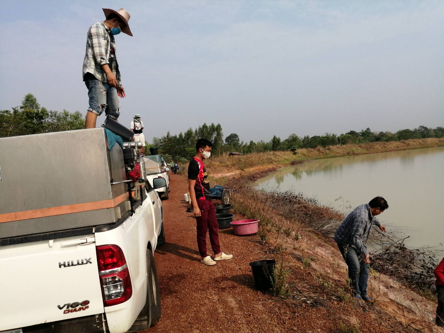 สำนักงานประมงจังหวัดอำนาจเจริญ ดำเนินการปล่อยกุ้งก้ามกรามโครงการสร้างรายได้จากอาชีพประมงในแหล่งน้ำชุมชน..คลิก