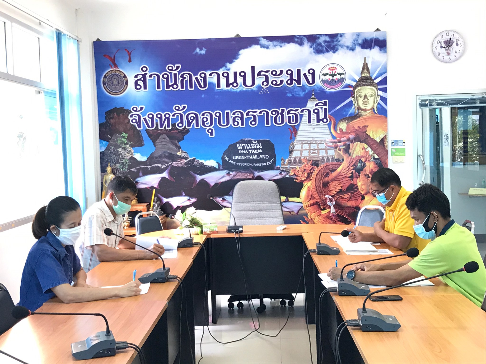 หัวหน้ากลุ่มส่งเสริมและพัฒนาอาชีพประมง พร้อมด้วยเจ้าหน้าที่กลุ่มฯ เข้าร่วมประชุม เพื่อหารือแนวทางการปฏิบัติงาน การมอบหมายหน้าที่งานตามนโยบายกระทรวงเกษตรและสหกรณ์..คลิก