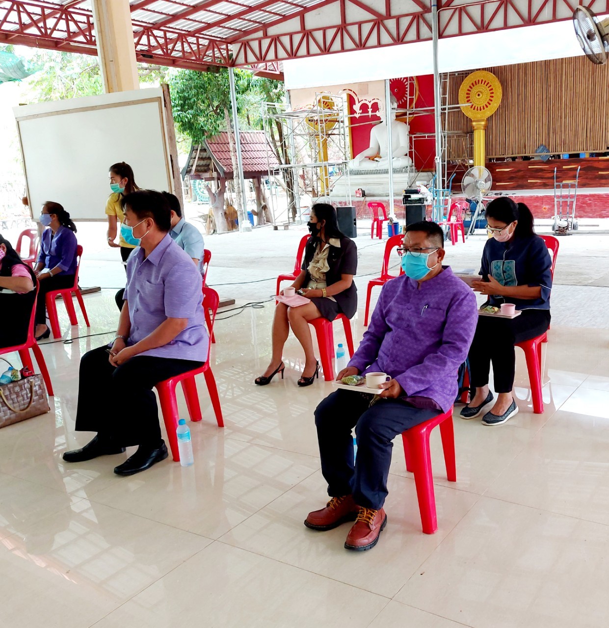 ประมงจังหวัดอำนาจเจริญ พร้อมด้วยเจ้าหน้าที่ สำนักงานประมงจังหวัดอำนาจเจริญ ลงพื้นที่ปฏิบัติงานสนับสนุนการป้องกันและแก้ไขปัญหาการแพร่ระบาดของโรคติดเชื้อไวรัสโคโรนา 2019..คลิก