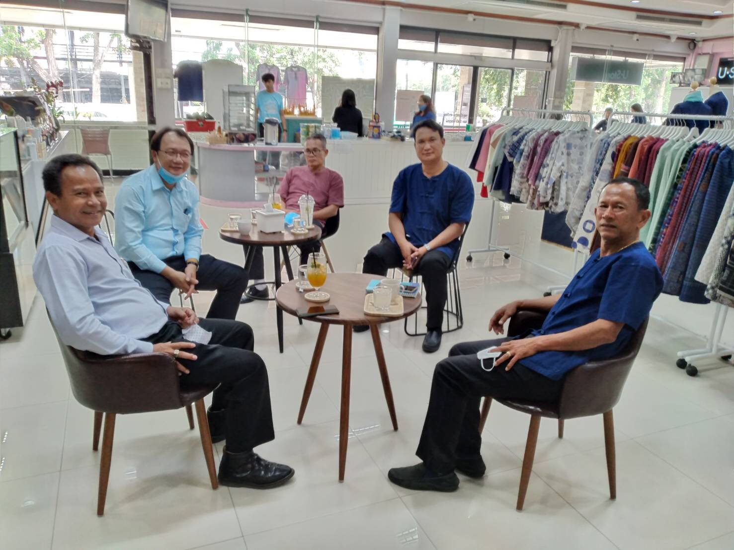 ประมงจังหวัดอุบลราชธานี เข้าพบอธิบดีมหาวิทยาลัยราชภัฏอุบลราชธานี  เพื่อหารือ แนวทางการช่วยเหลือ เกษตรกรผู้เพาะเลี้ยงสัตว์สัตว์น้ำ ที่ได้รับผลกระทบจากสถานการณ์ COVID-19..คลิก