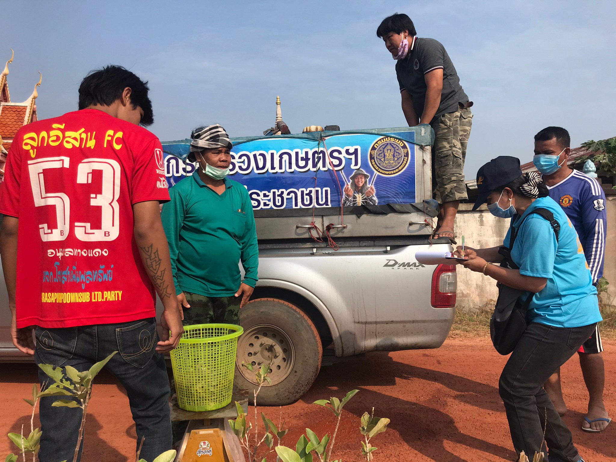 หัวหน้ากลุ่มบริหารและยุทธศาสตร์ พร้อมด้วยนางง และคณะกรรมการบริหารจัดการแหล่งน้ำชุมชนหนองคำผักกูด ตำบลดงผัก อำเภอกุดข้าวปุ้นจังหวัดอุบลราชธานี..คลิก