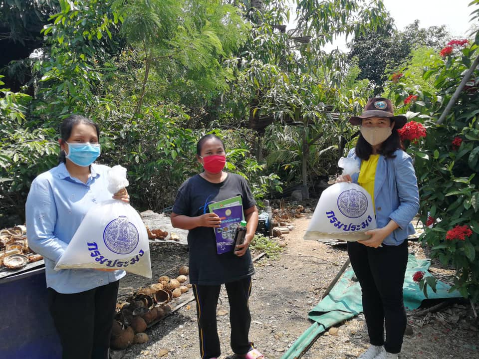 ลงพื้นที่มอบปัจจัยการผลิต สมุดบันทึกประจำฟาร์ม และคู่มือการเลี้ยงสัตว์น้ำ..คลิก