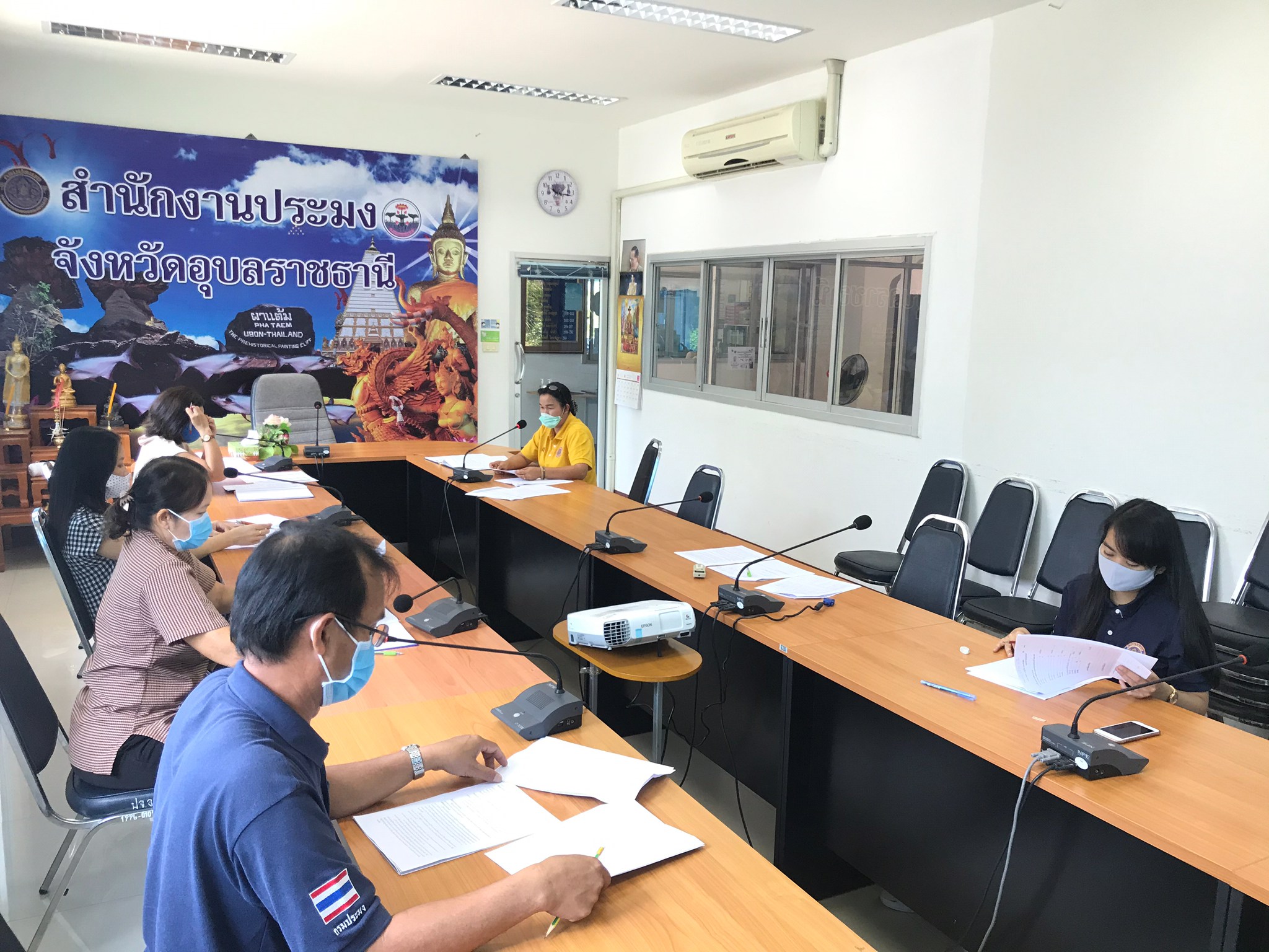 หัวหน้ากลุ่มบริหารและยุทธศาสตร์ พร้อมด้วยเจ้าหน้าที่กลุ่มฯ  เข้าร่วมประชุมชี้แจงแนวทางการปฏิบัติราชการ เพื่อใช้เป็นการกำหนดตัวชี้วัดในการประเมินผลการปฏิบัติราชการรอบที่ 2/2563..คลิก